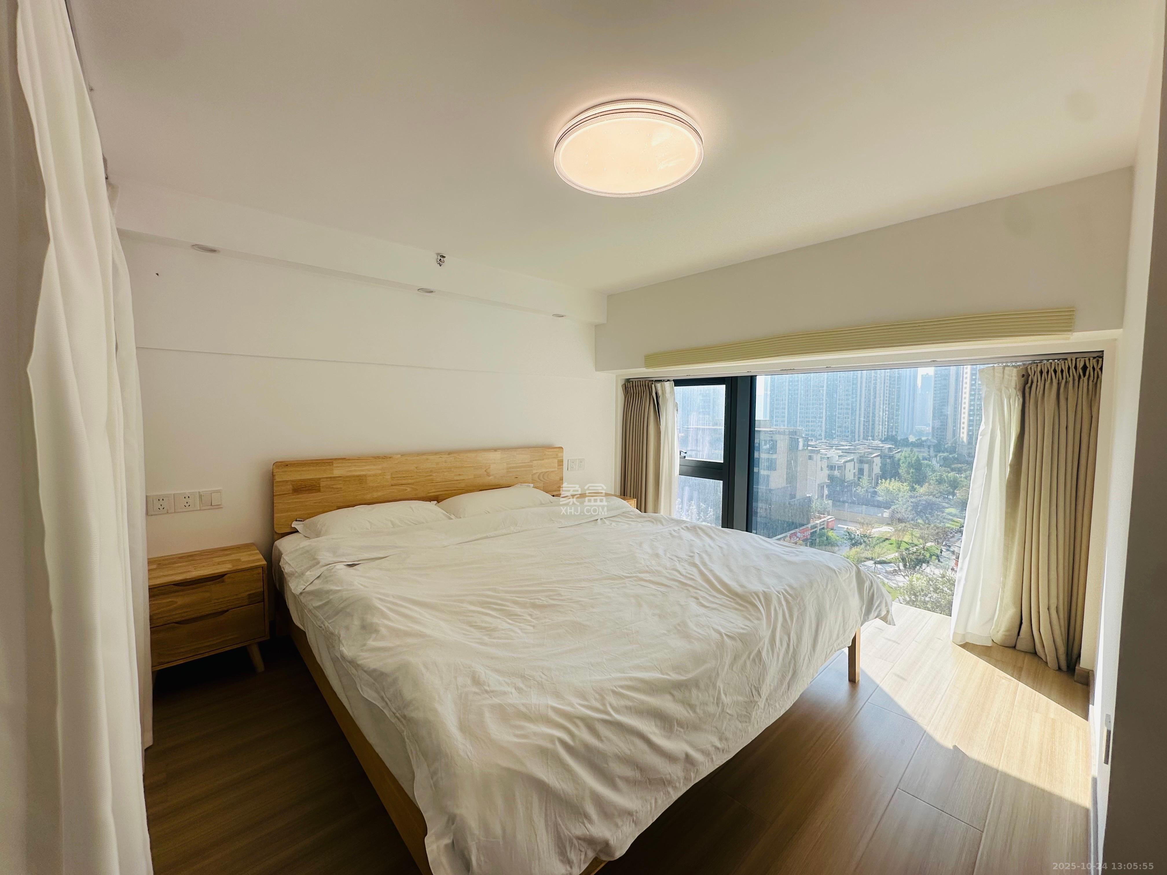 卓越中寰  2室1厅1卫    2300.0元/月室内图