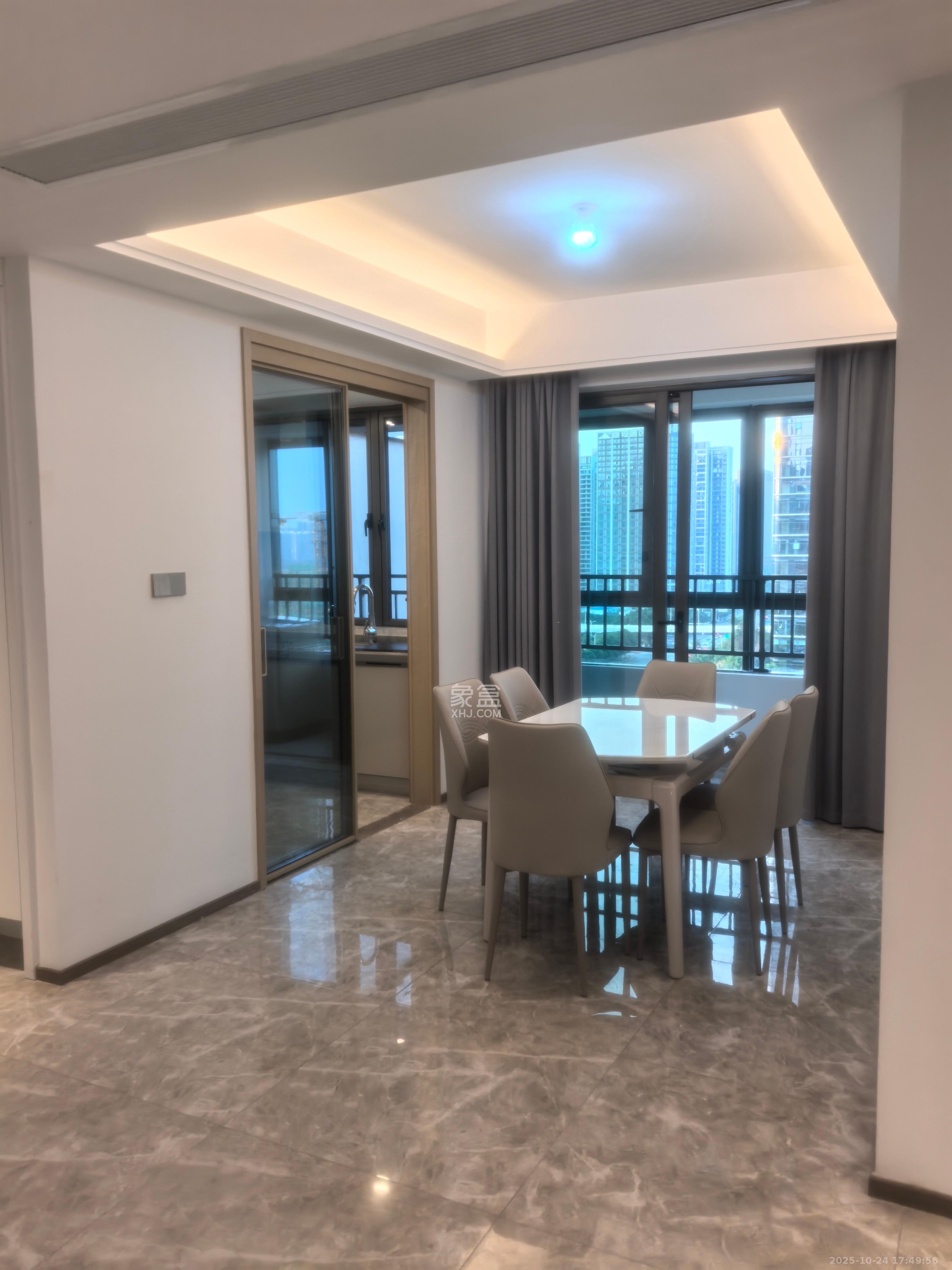 复地滨江金融中心 4室2厅2卫 5000.0元/月 复地滨江金融中心 4室2厅2卫 5000.0元/月室内图