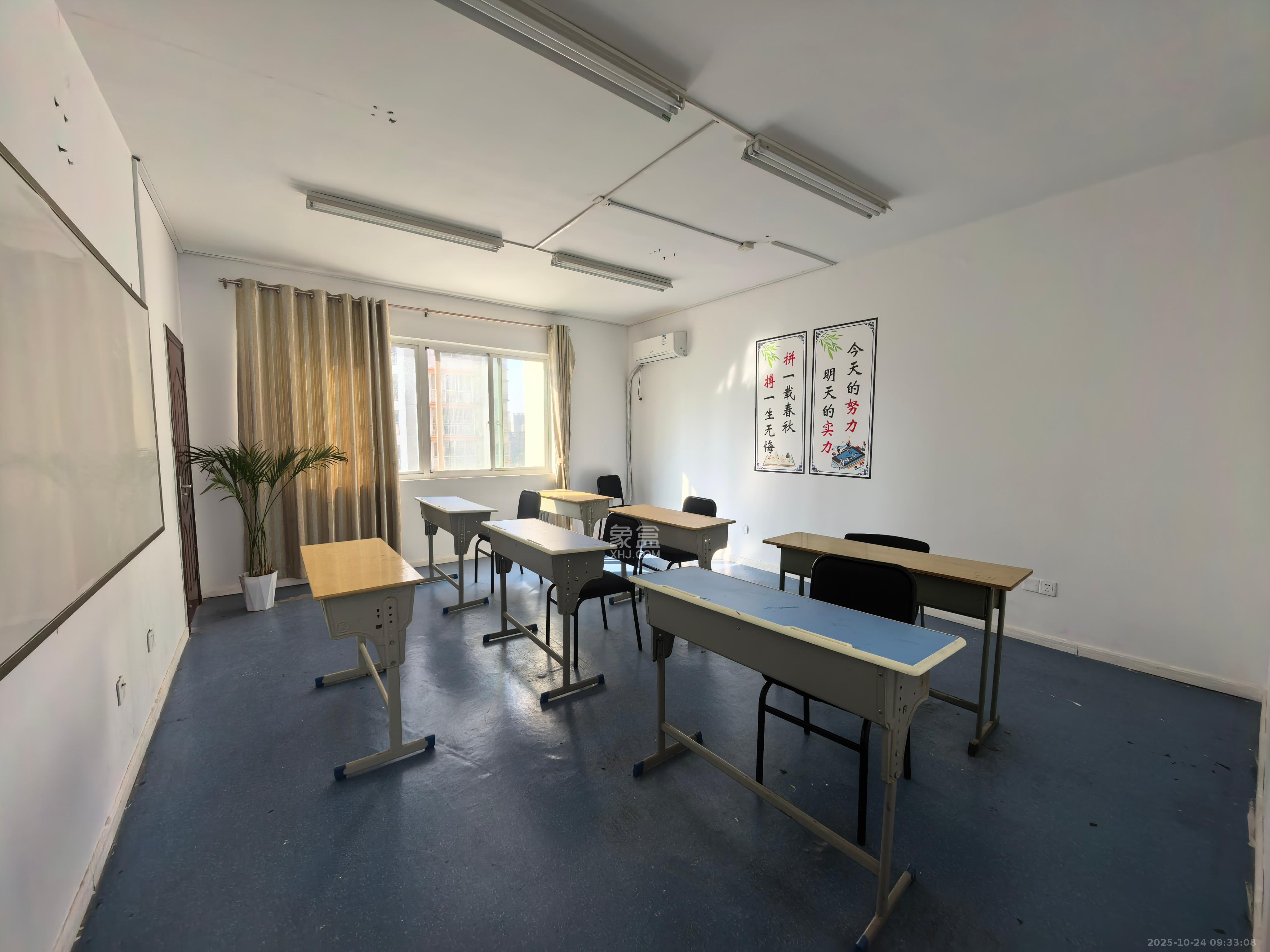 景江雅苑  4室2厅1卫    3500.0元/月 景江雅苑  4室2厅1卫    3500.0元/月室内图