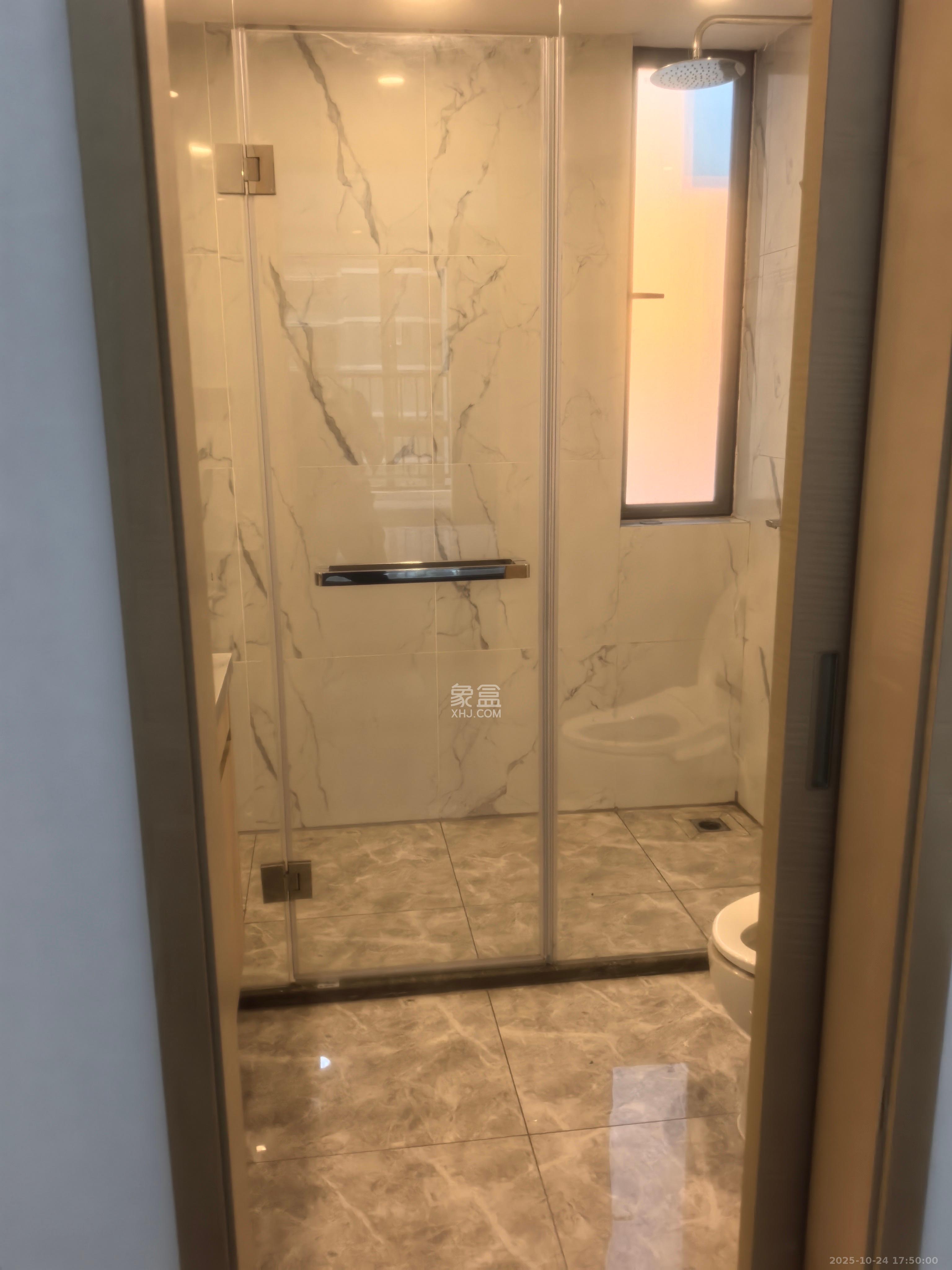 复地滨江金融中心  4室2厅2卫    5000.0元/月室内图