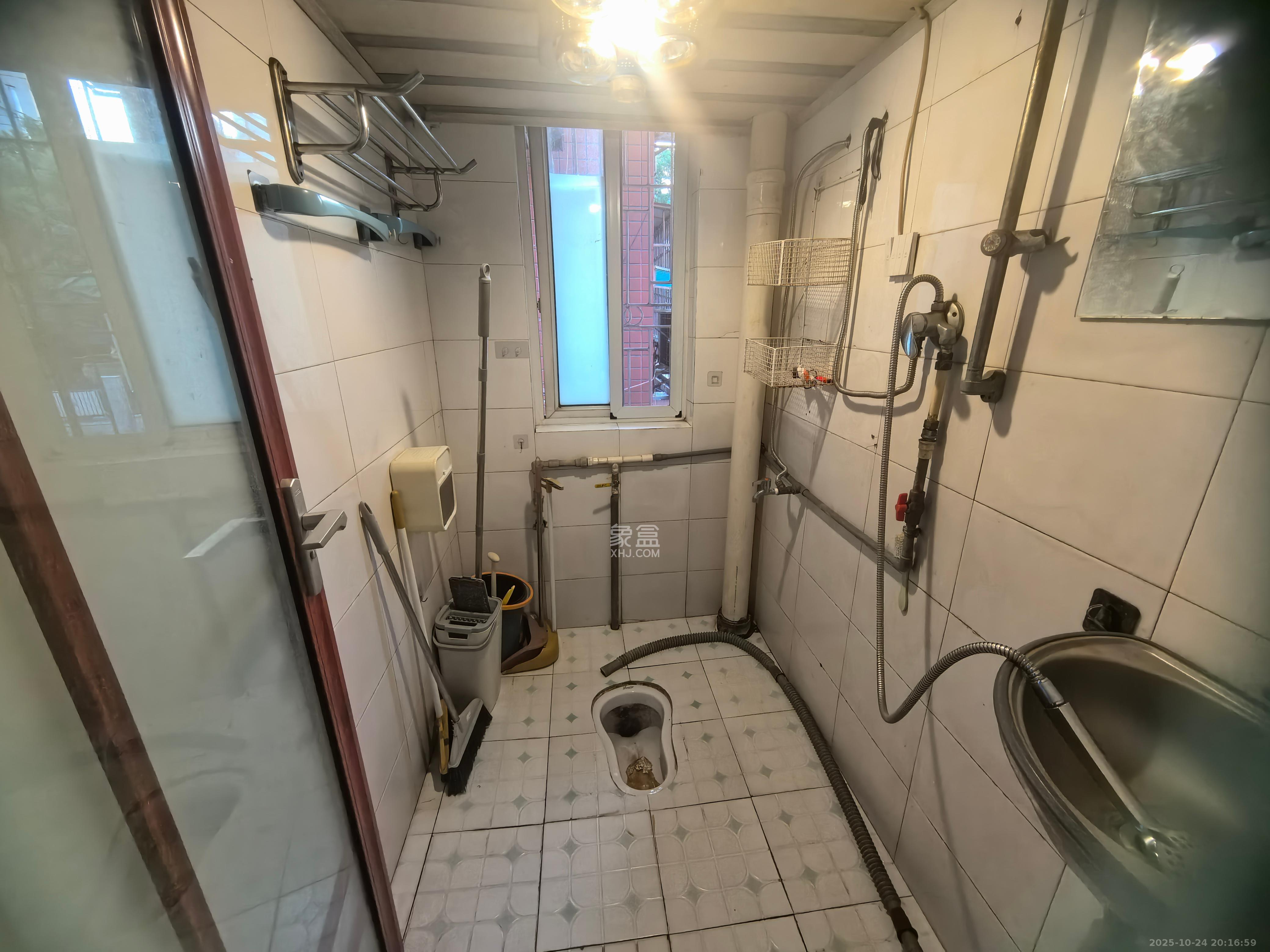 荷花园安置小区  2室1厅1卫    1650.0元/月室内图