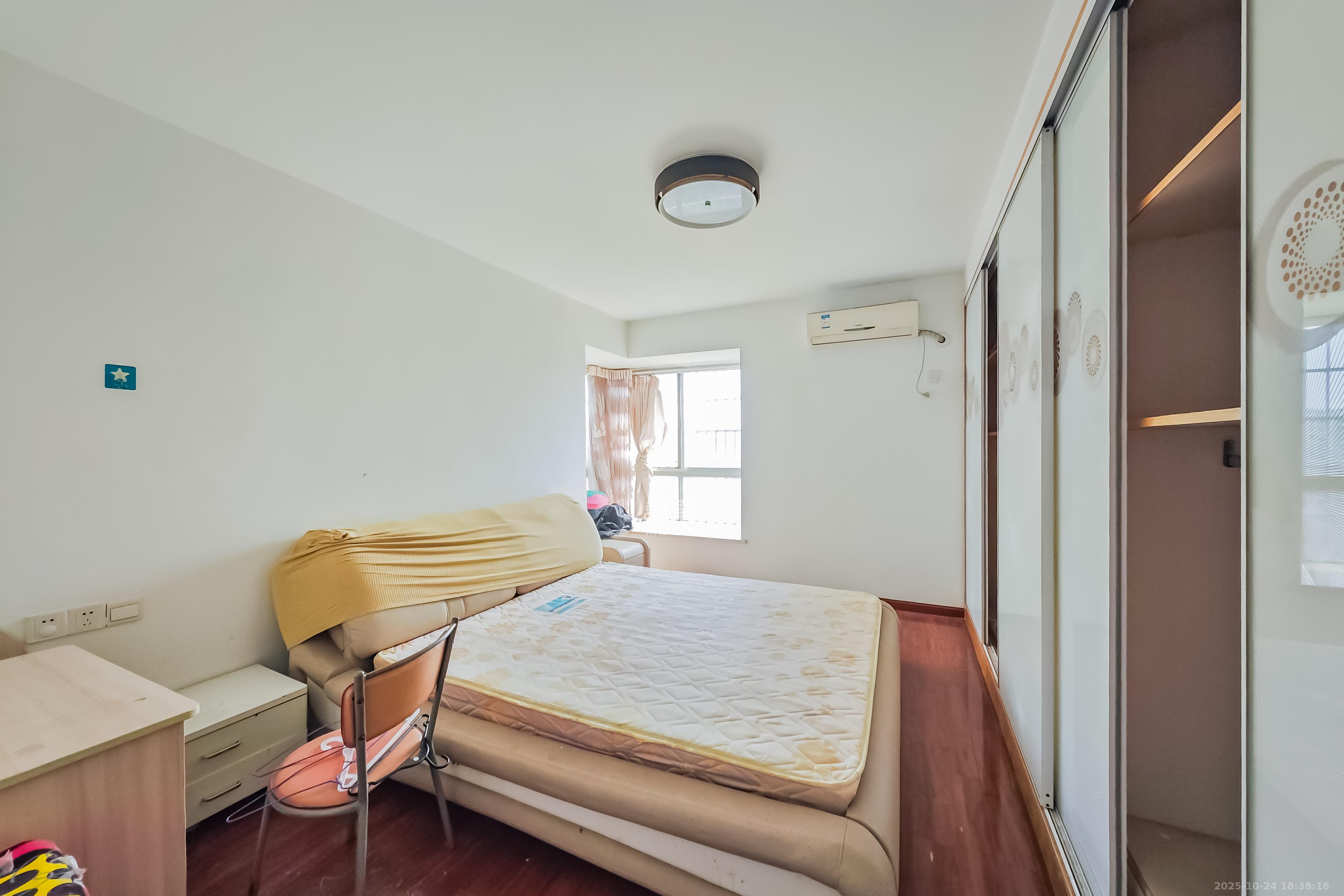 汇城上筑  3室2厅2卫    85.0万 汇城上筑  3室2厅2卫    85.0万卧室