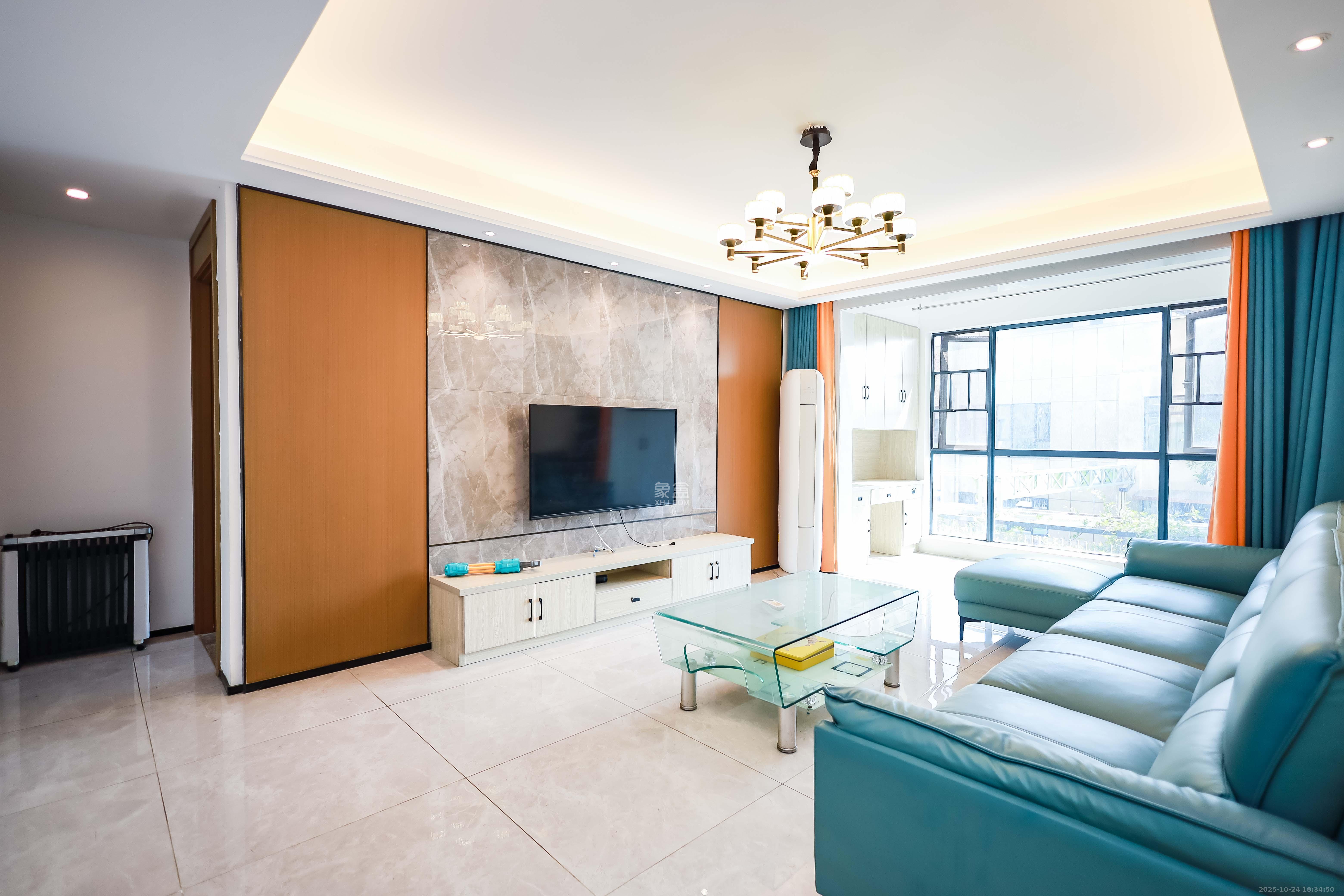 长房云西府一期  3室2厅2卫    102.0万客厅