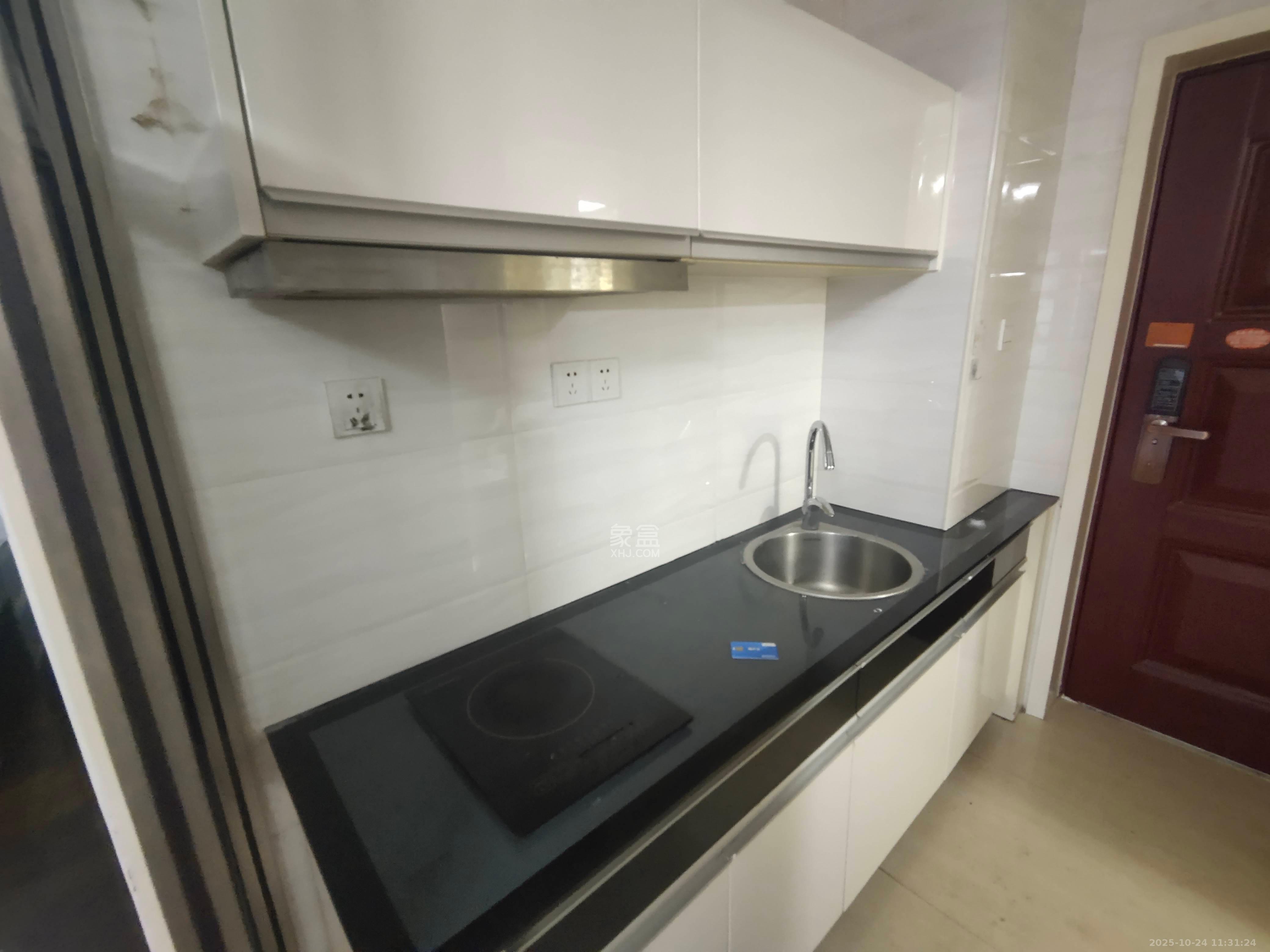 壹号公馆  1室1厅1卫    2100.0元/月室内图