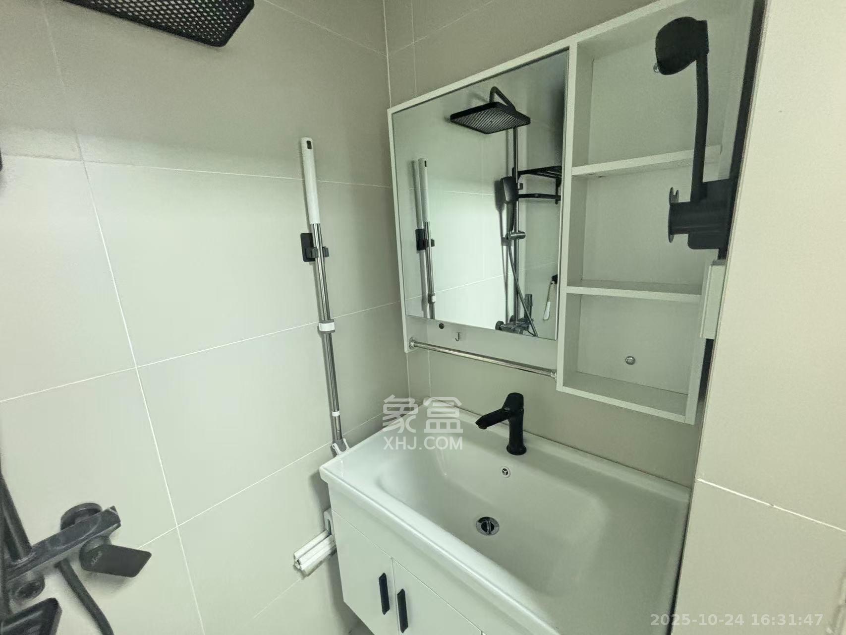 保利海德公园  1室1厅1卫    1700.0元/月 保利海德公园  1室1厅1卫    1700.0元/月室内图