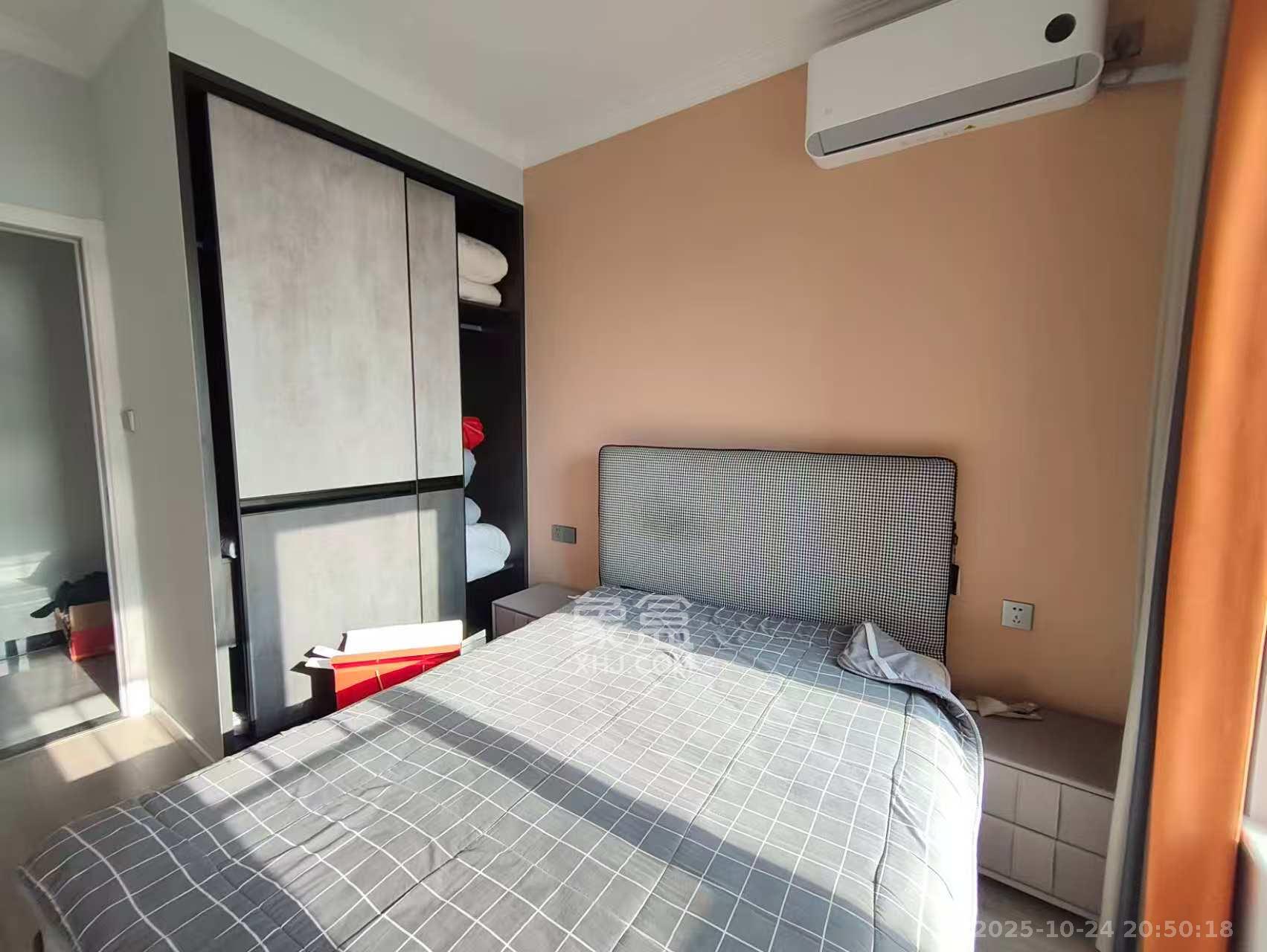 绿地海外滩二期  3室2厅2卫    2200.0元/月室内图