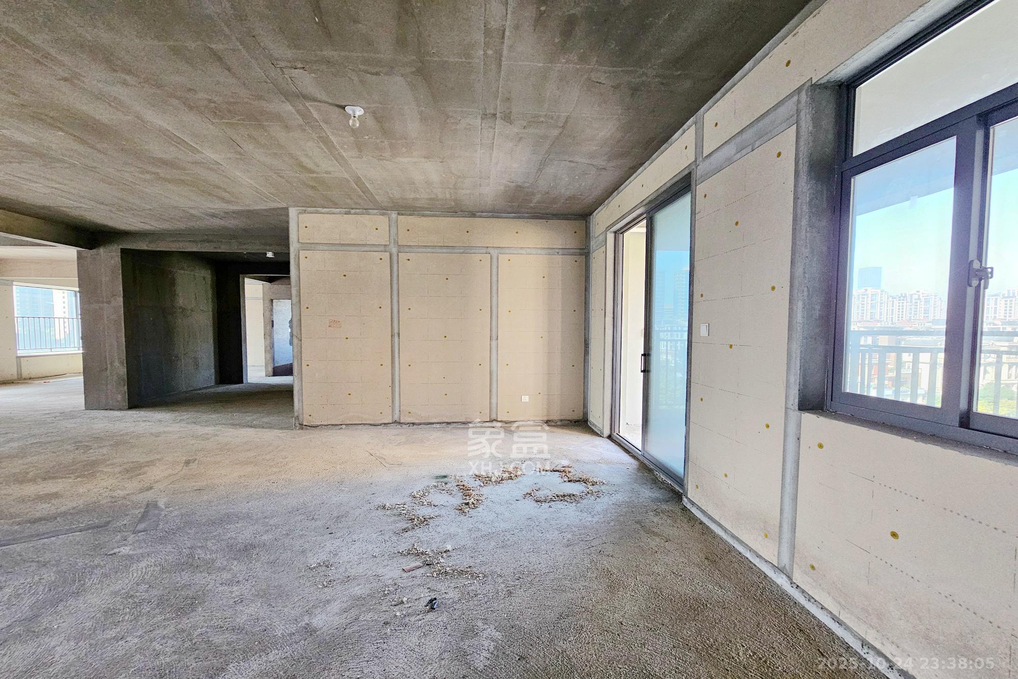 长房东旭国际  4室2厅3卫    300.0万 长房东旭国际  4室2厅3卫    300.0万其他