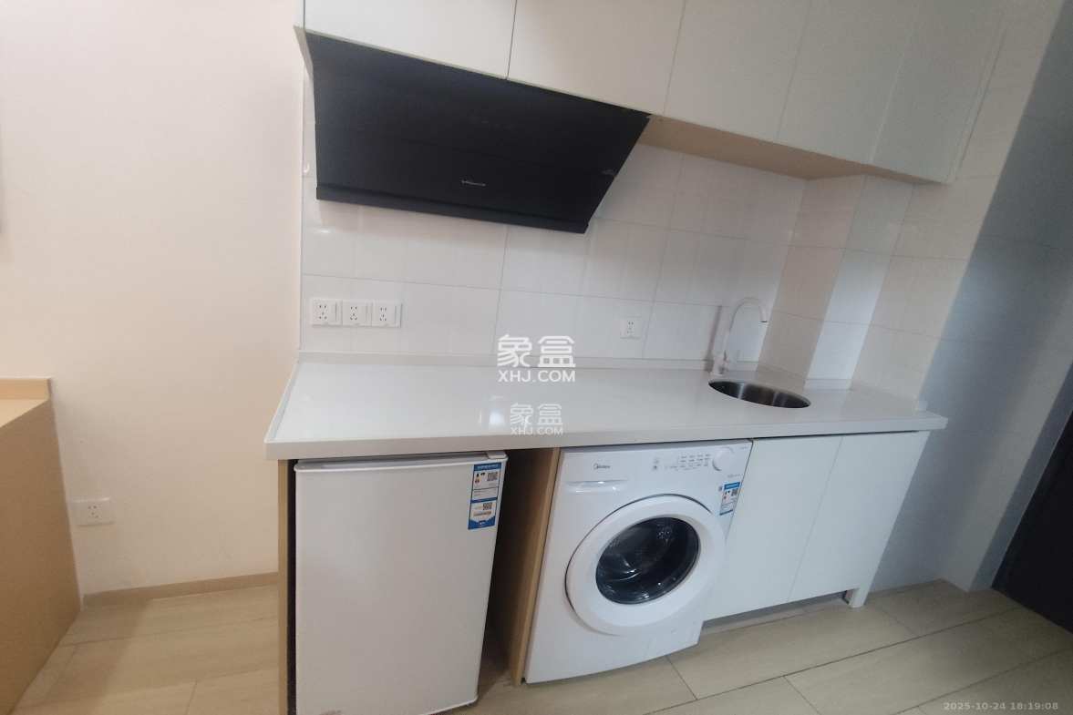 华润置地中心 1室1厅1卫 2300.0元/月 华润置地中心 1室1厅1卫 2300.0元/月室内图