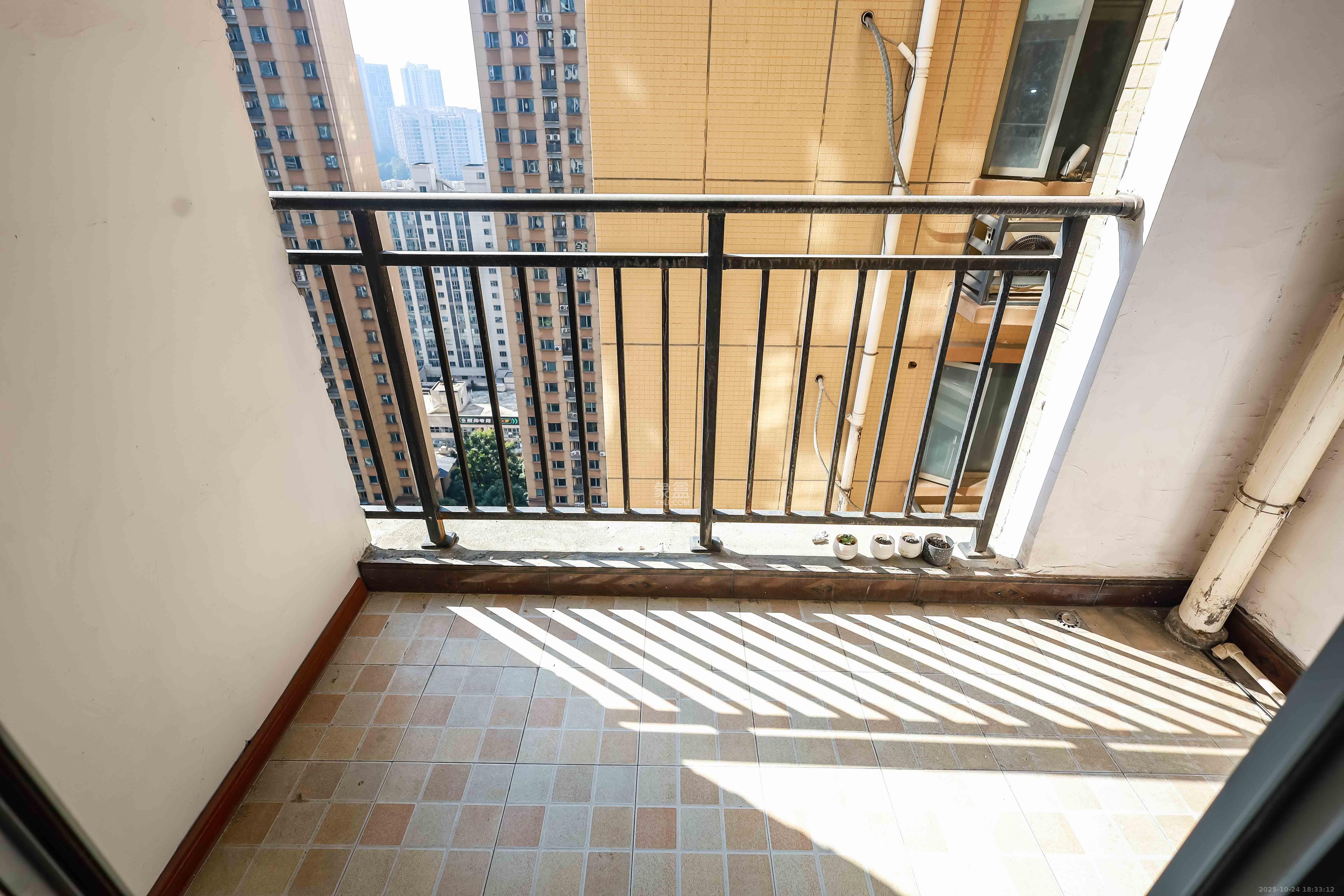 潇湘奥林匹克花园  4室2厅2卫    120.0万阳台