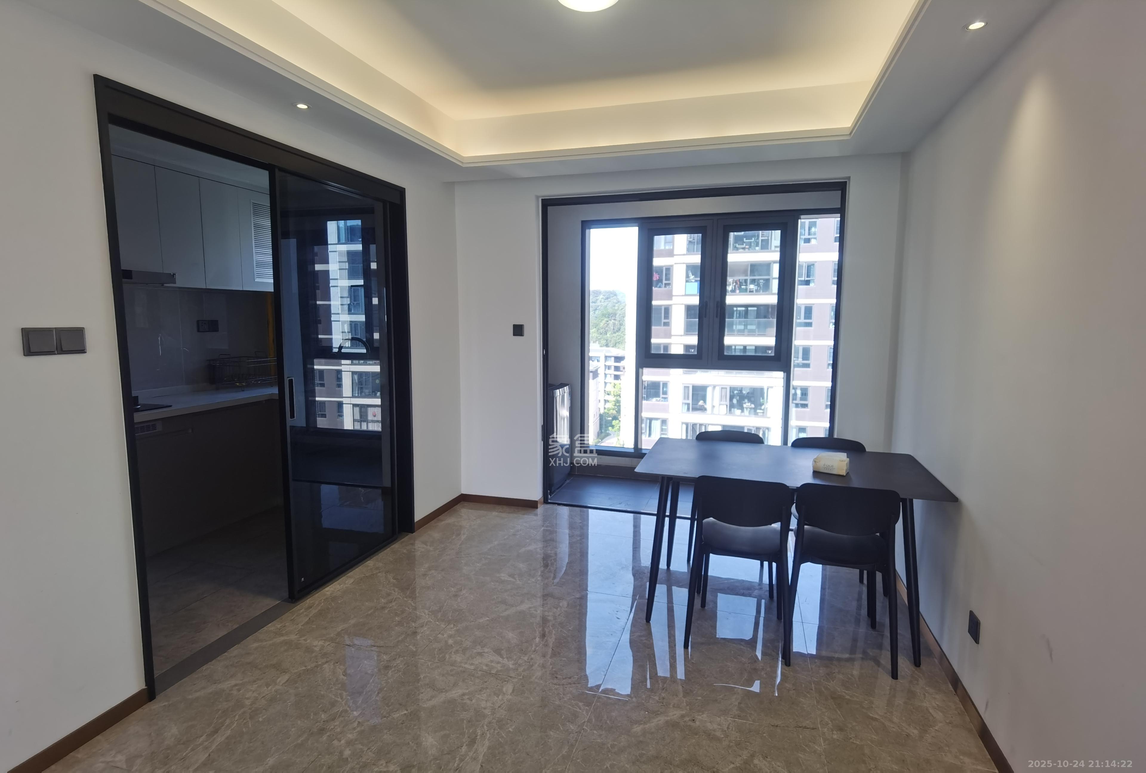 招商雍山湖  4室2厅2卫    3500.0元/月室内图