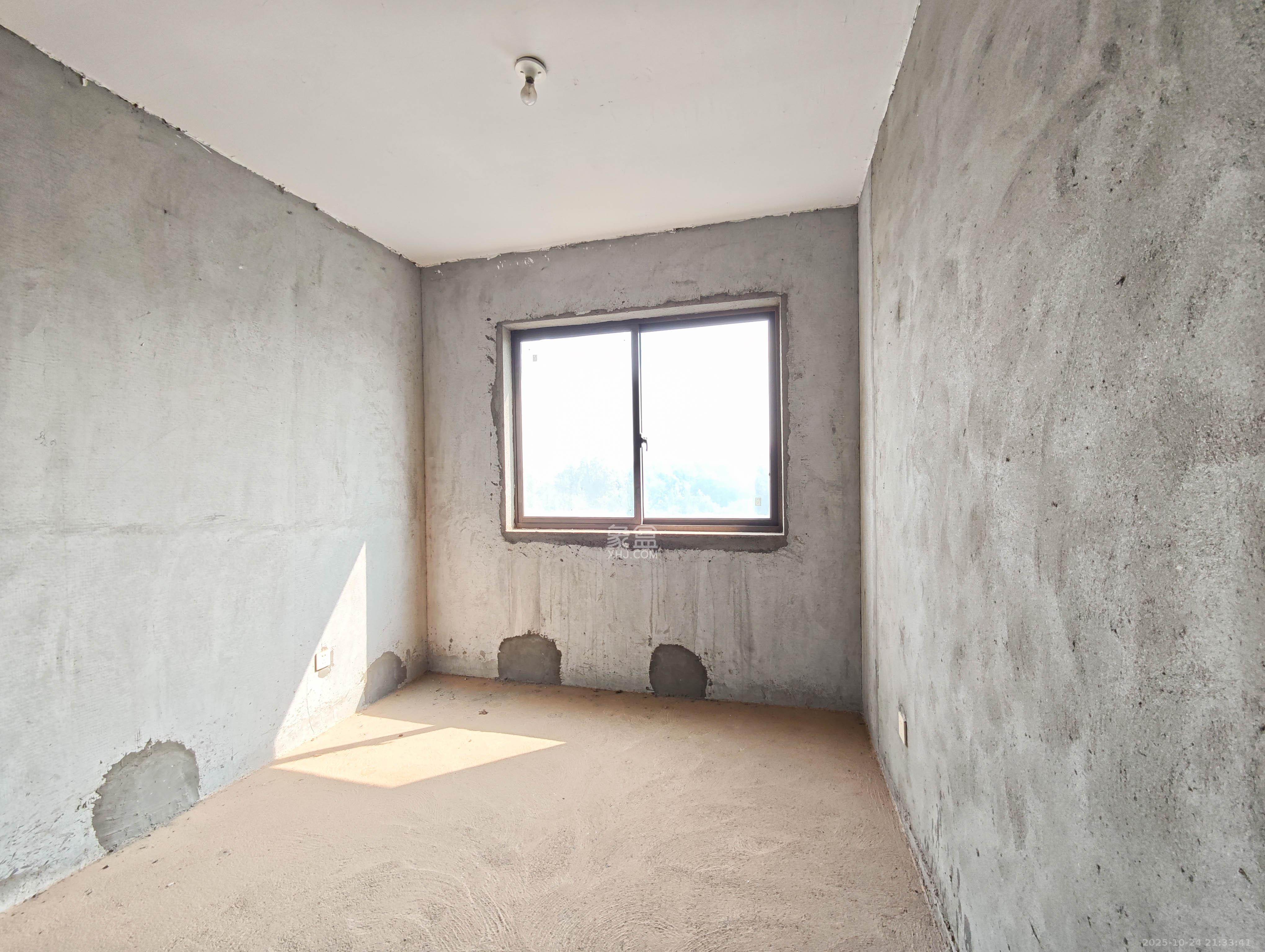 湘水郡(兴旺小爱同学)  4室2厅2卫    90.0万 湘水郡(兴旺小爱同学)  4室2厅2卫    90.0万卧室