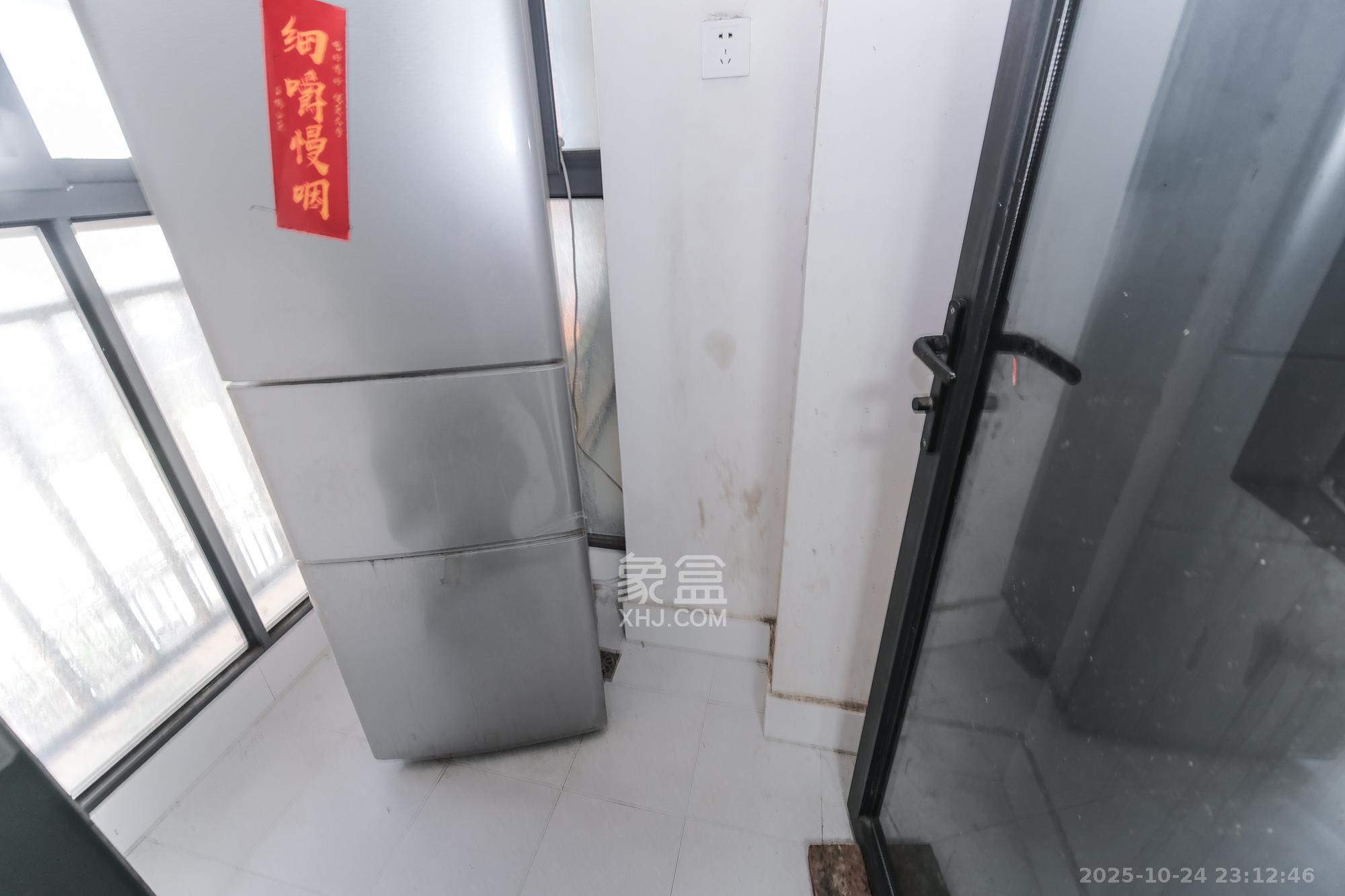 三一街区  3室2厅1卫    71.8万阳台