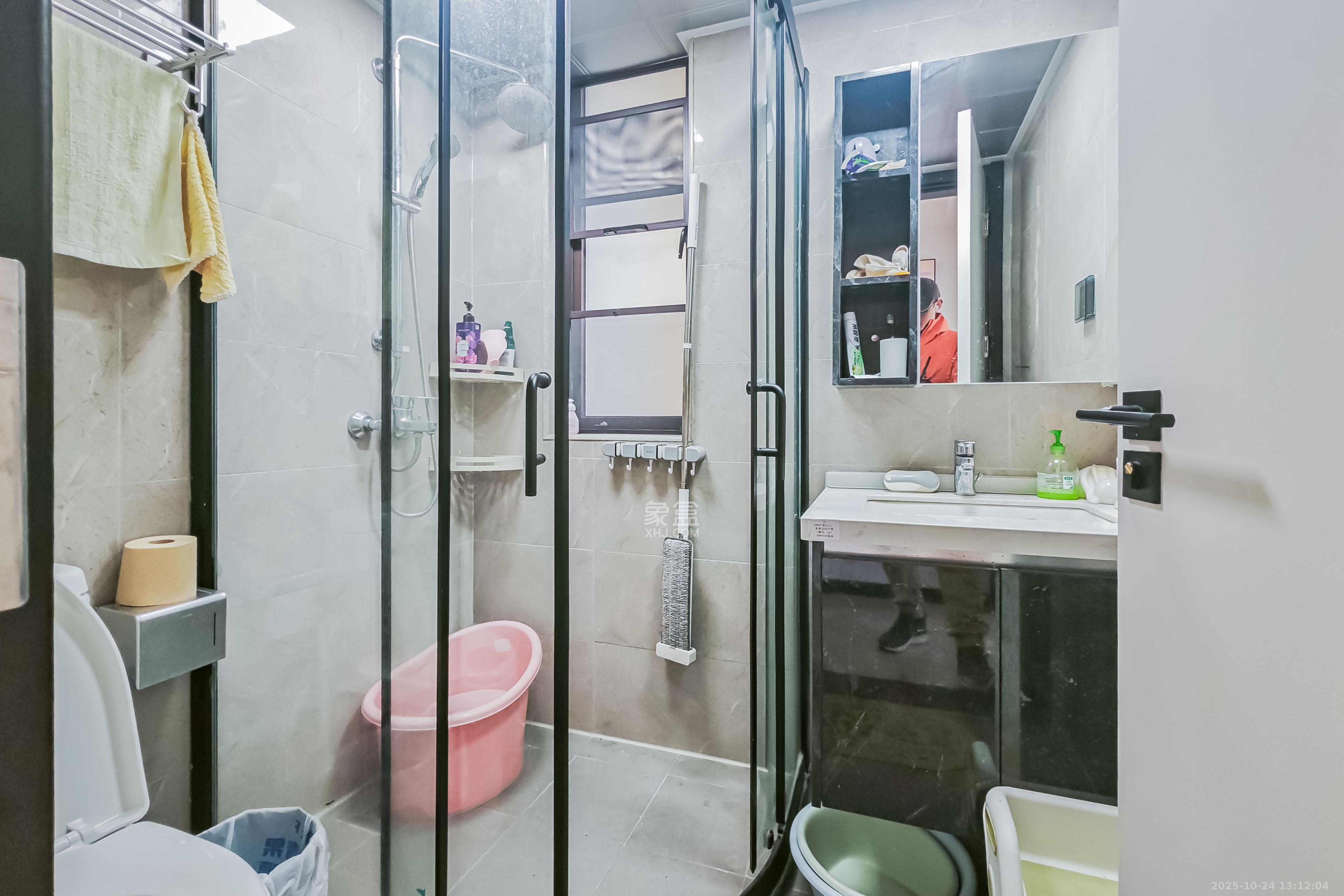 臻园  4室2厅2卫    175.0万 臻园  4室2厅2卫    175.0万卫生间