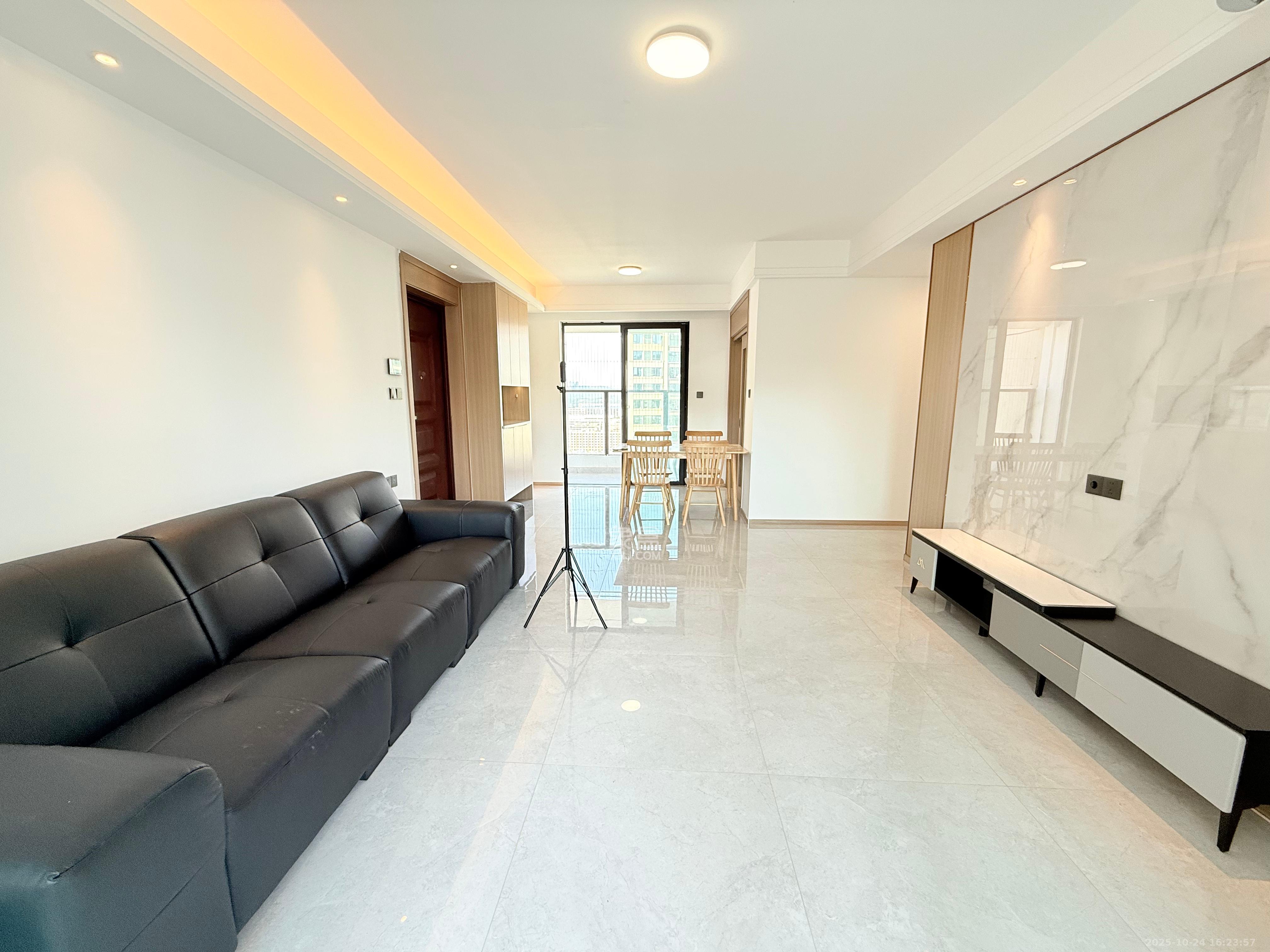 汉唐世家二期  4室2厅2卫    2700.0元/月