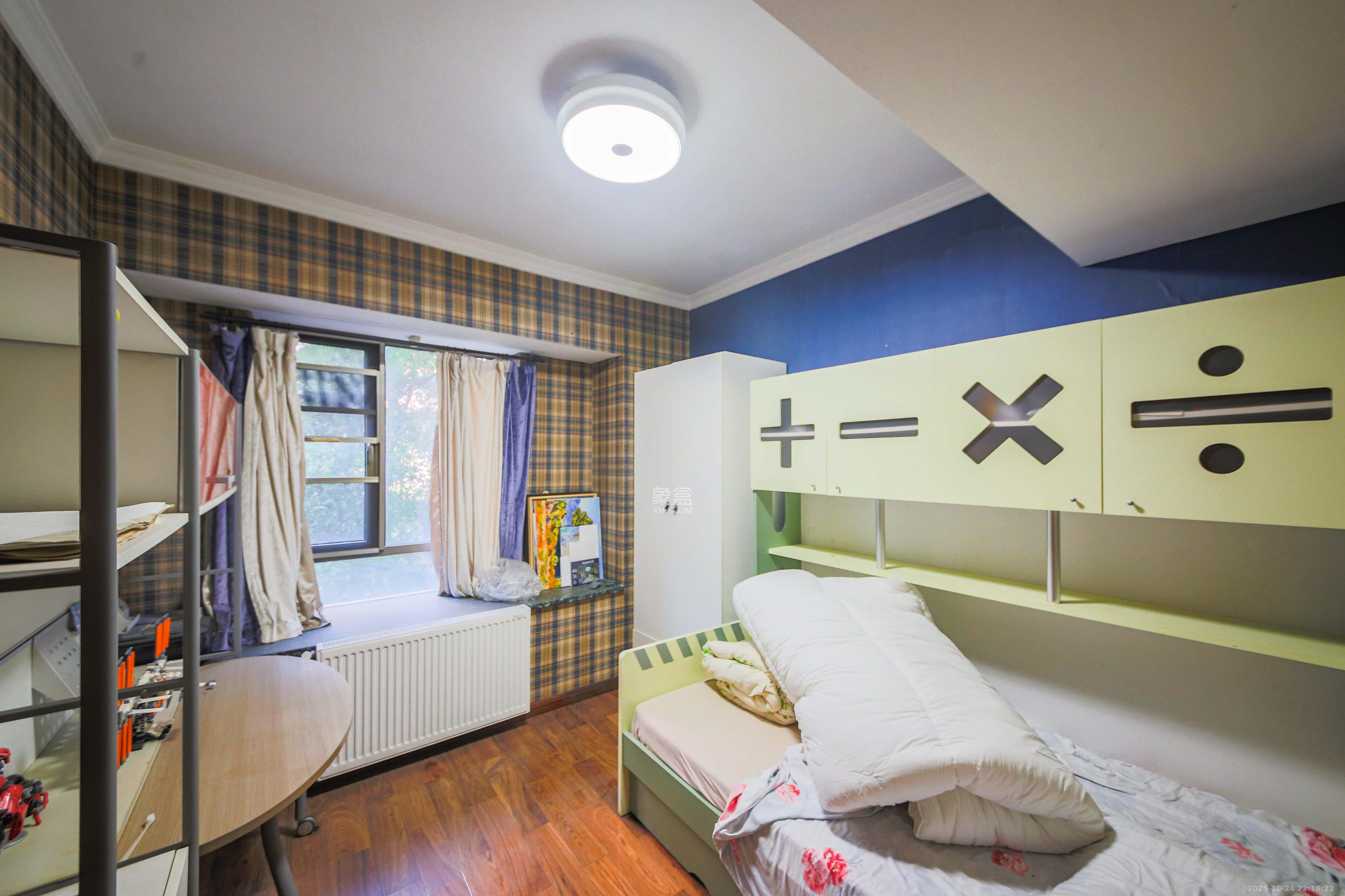 奥林匹克花园  4室2厅3卫    200.0万卧室