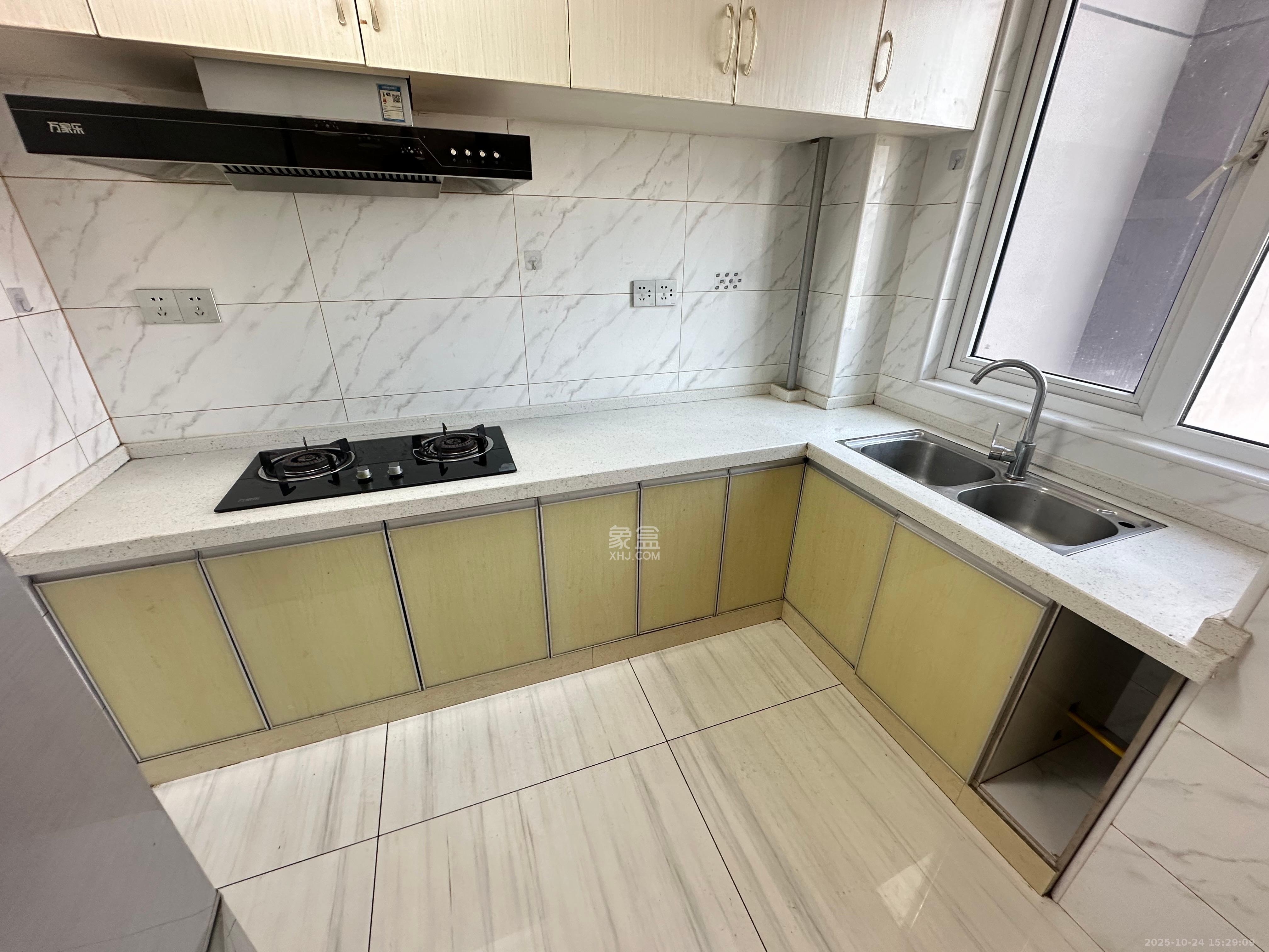 朝正美苑 3室2厅2卫 2500.0元/月 朝正美苑 3室2厅2卫 2500.0元/月室内图