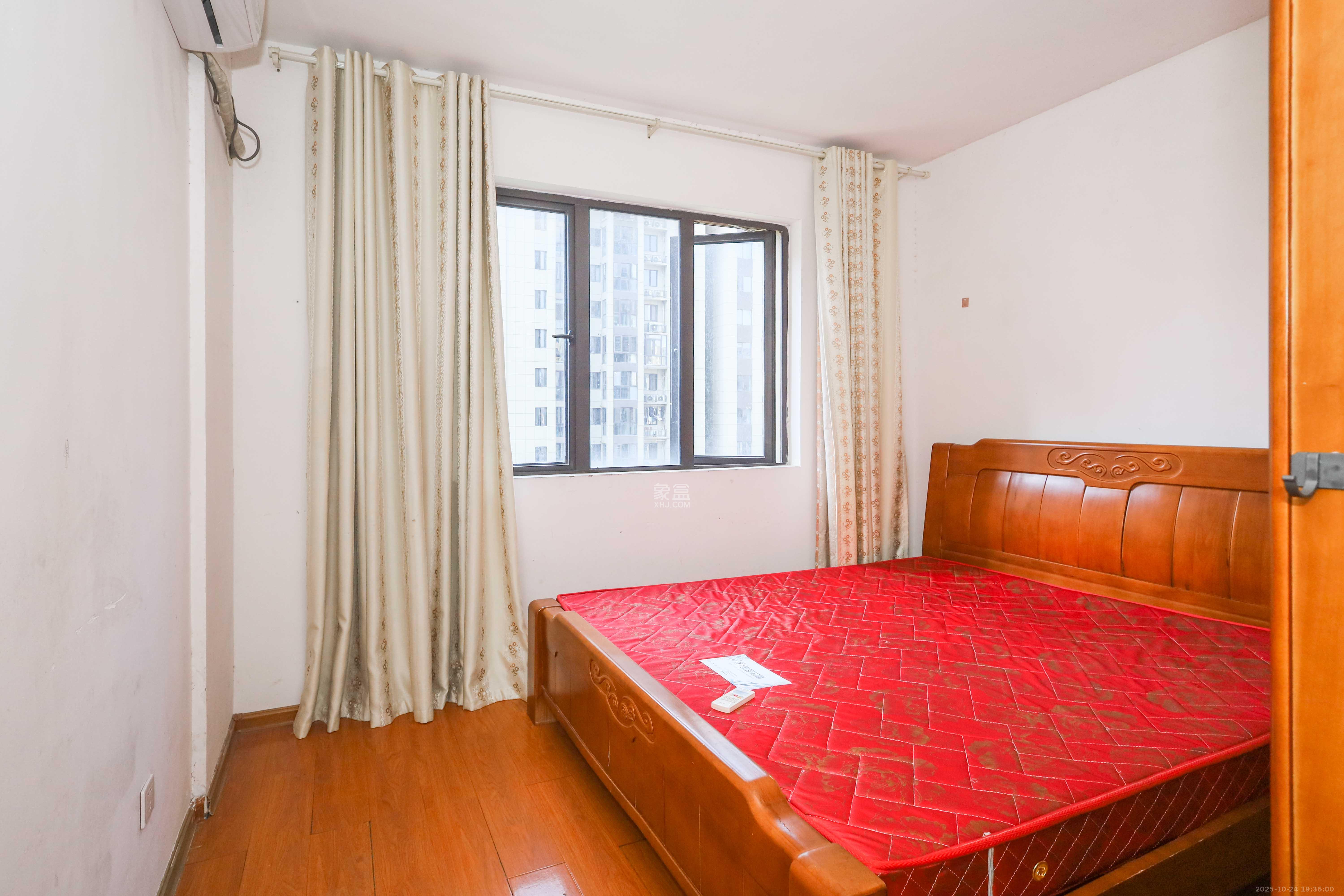 中国铁建梅溪青秀二期  4室2厅2卫    145.0万卧室