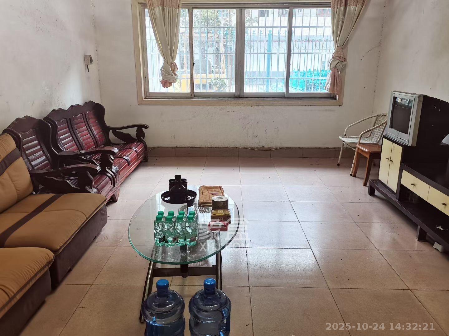 星邮公寓  3室2厅2卫    1400.0元/月室内图1