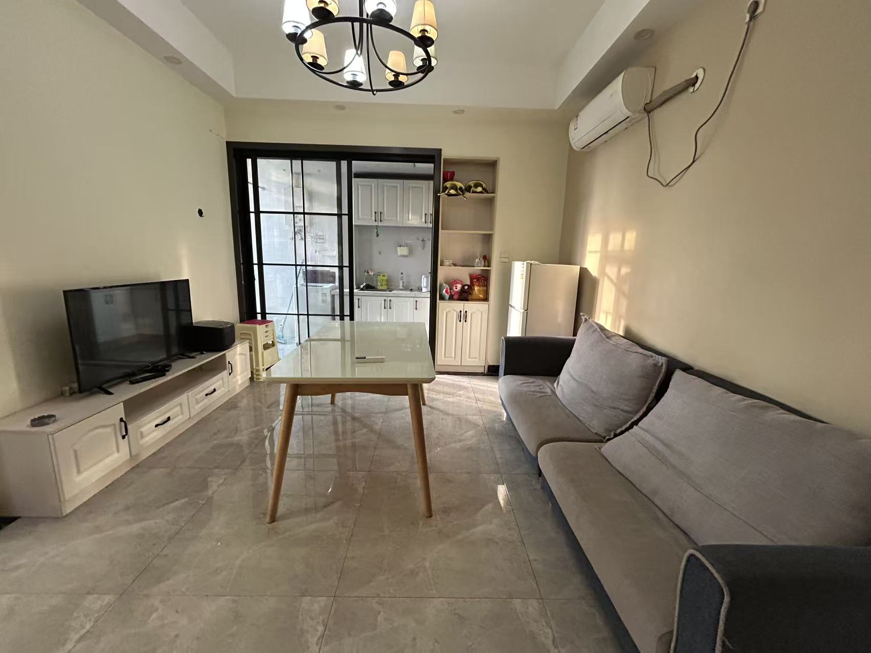 庐山一号  2室2厅1卫    32.0万 庐山一号  2室2厅1卫    32.0万