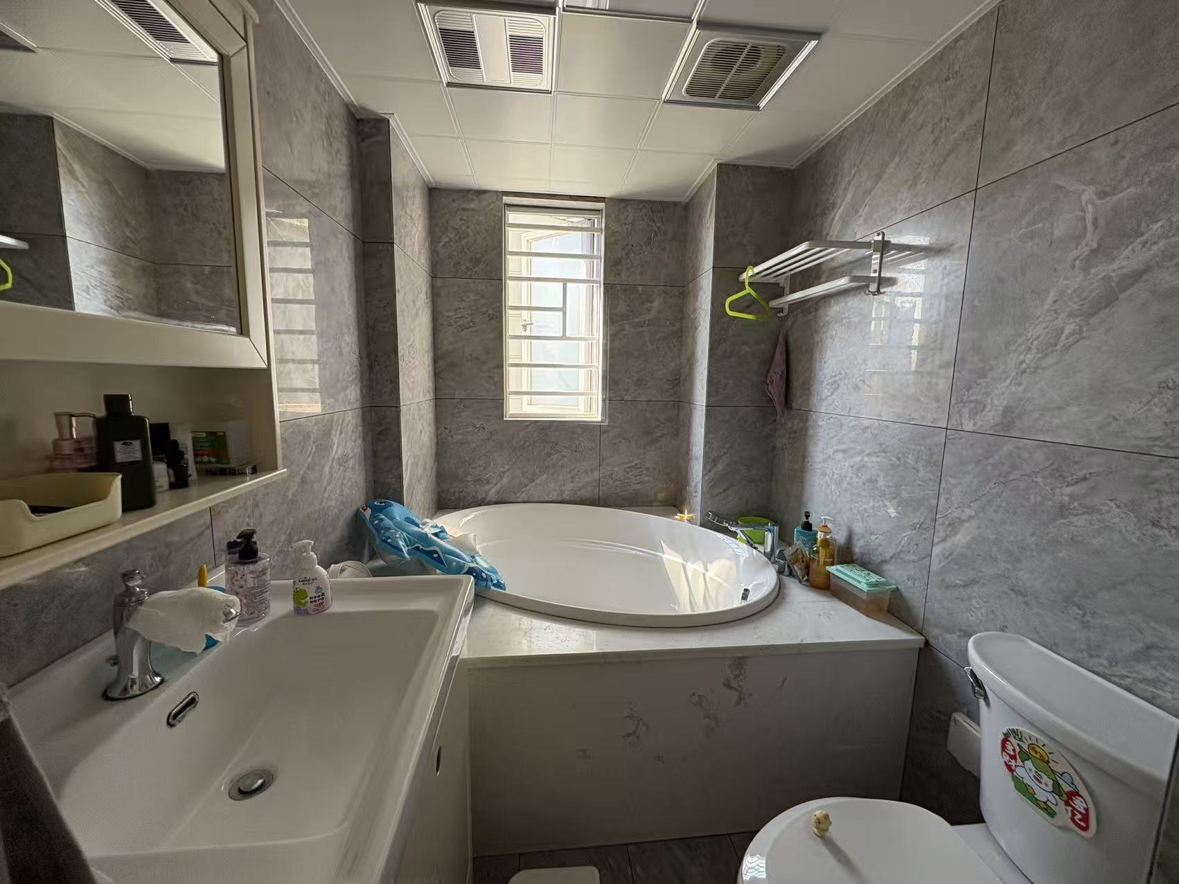 美的城二期  3室2厅2卫    59.8万 美的城二期  3室2厅2卫    59.8万室内图