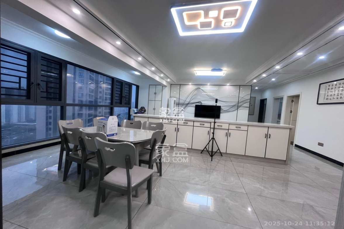 山水梅溪雅郡  4室2厅2卫    3200.0元/月 山水梅溪雅郡  4室2厅2卫    3200.0元/月室内图