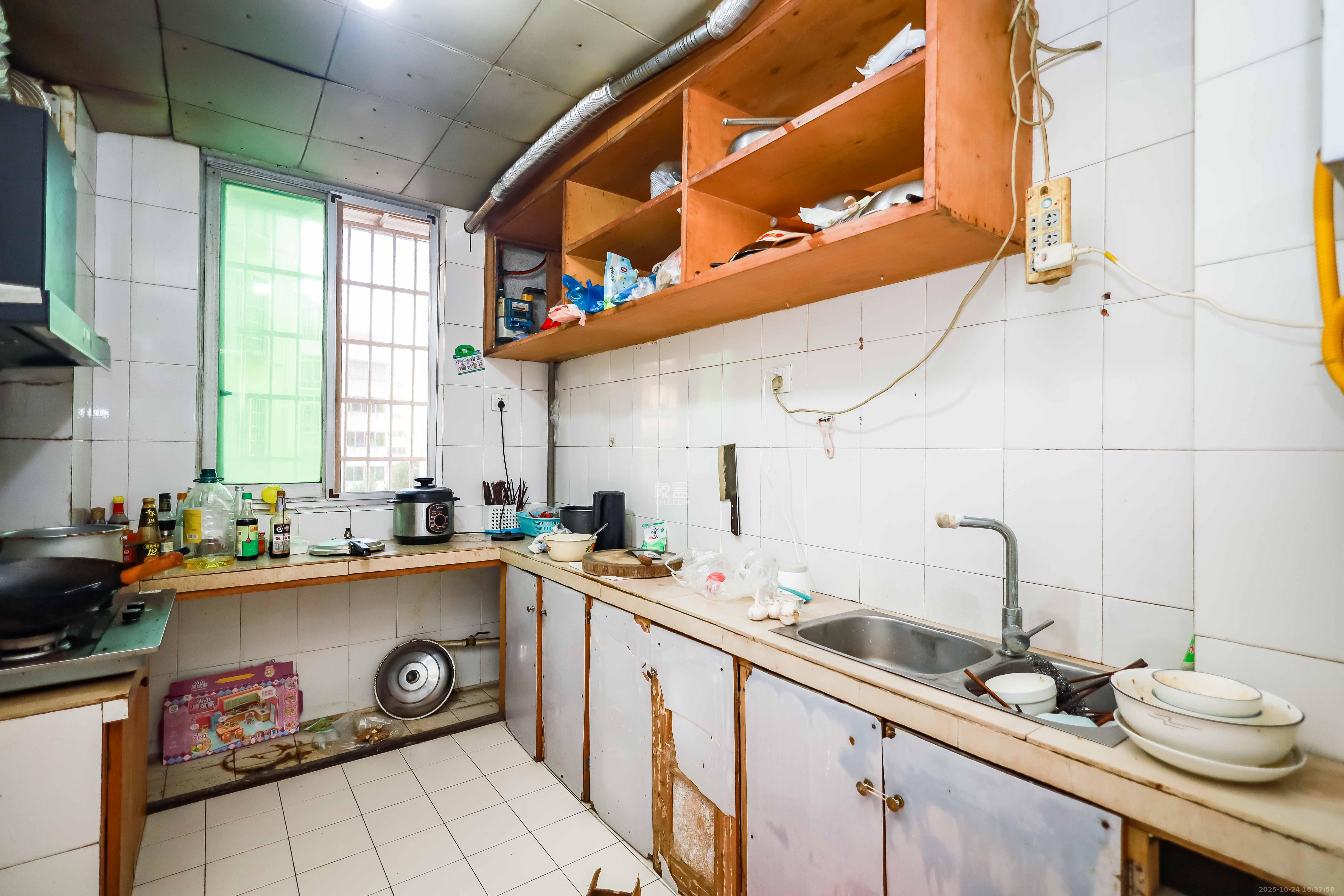 咸嘉新村嘉明苑 3室2厅2卫 76.8万 咸嘉新村嘉明苑 3室2厅2卫 76.8万厨房