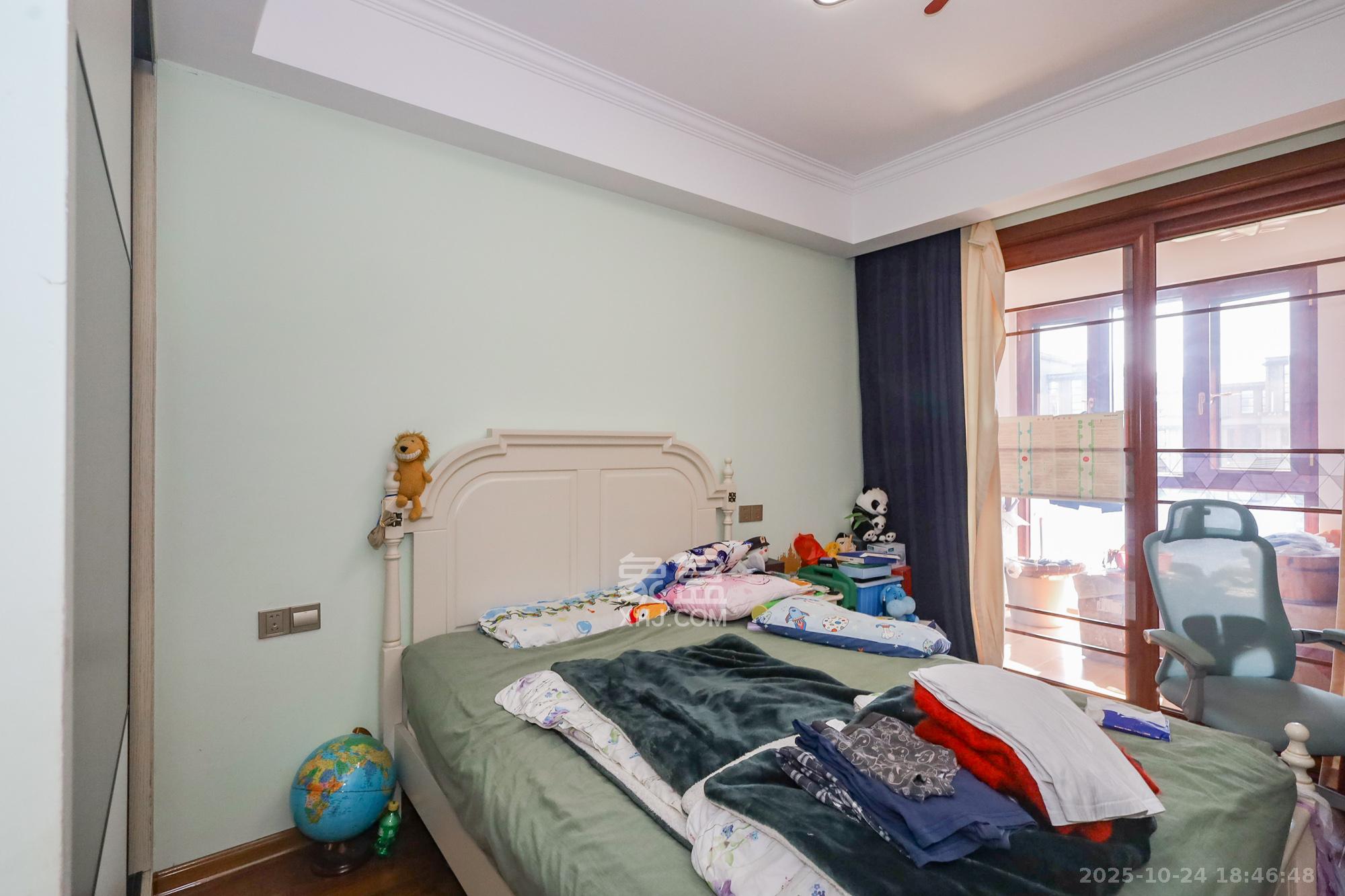 八方小区B区  4室2厅2卫    518.0万卧室