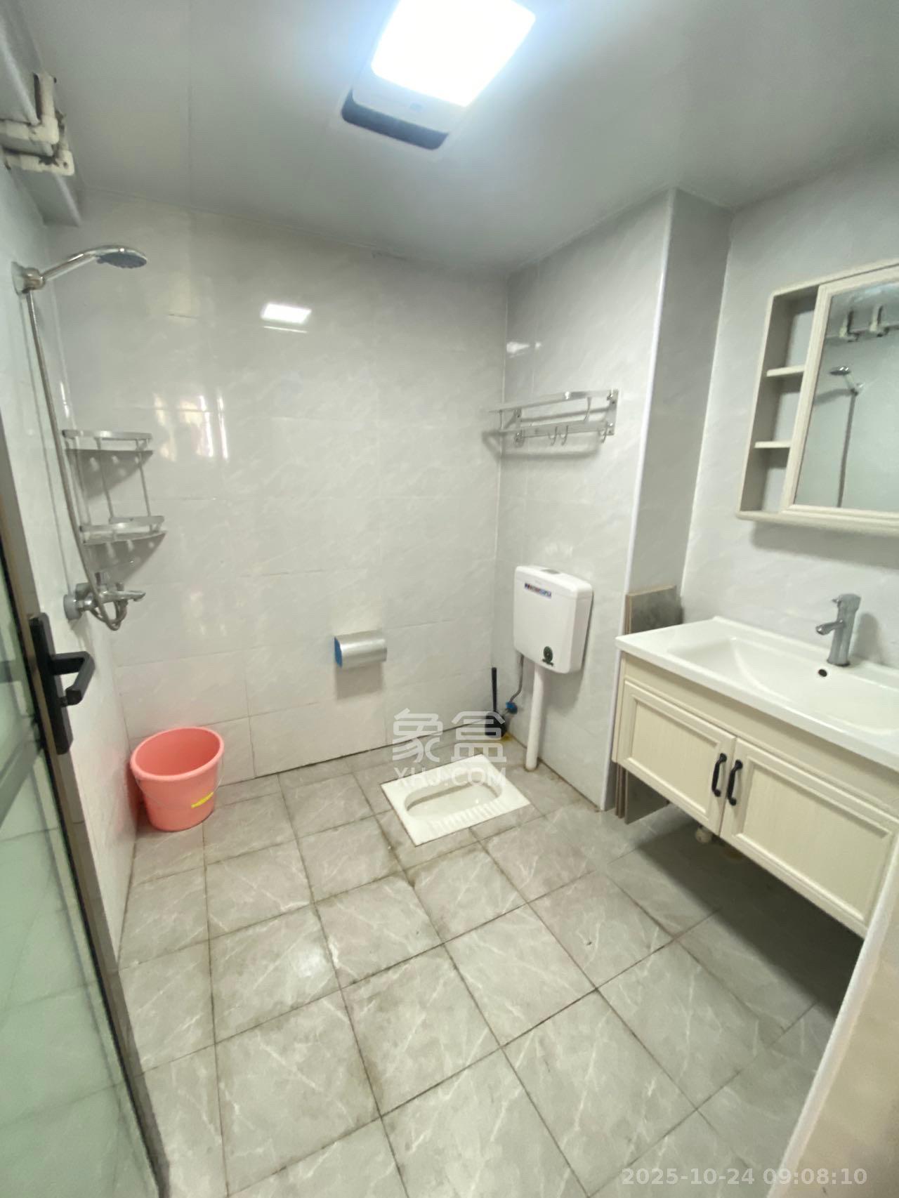 天元涉外景园B区  2室2厅2卫    2000.0元/月室内图