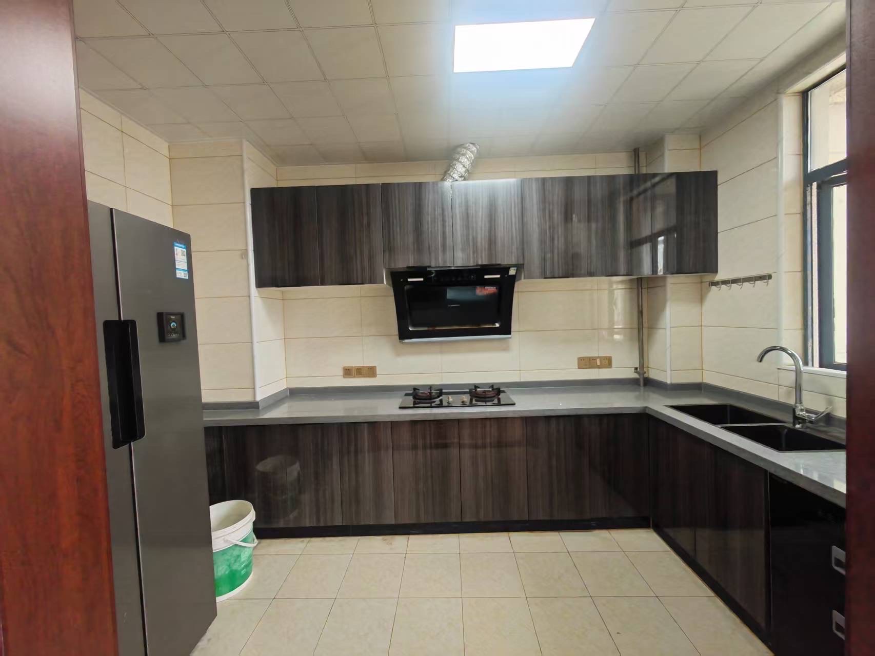 水域中央 3室2厅2卫 2300.0元/月 水域中央 3室2厅2卫 2300.0元/月室内图