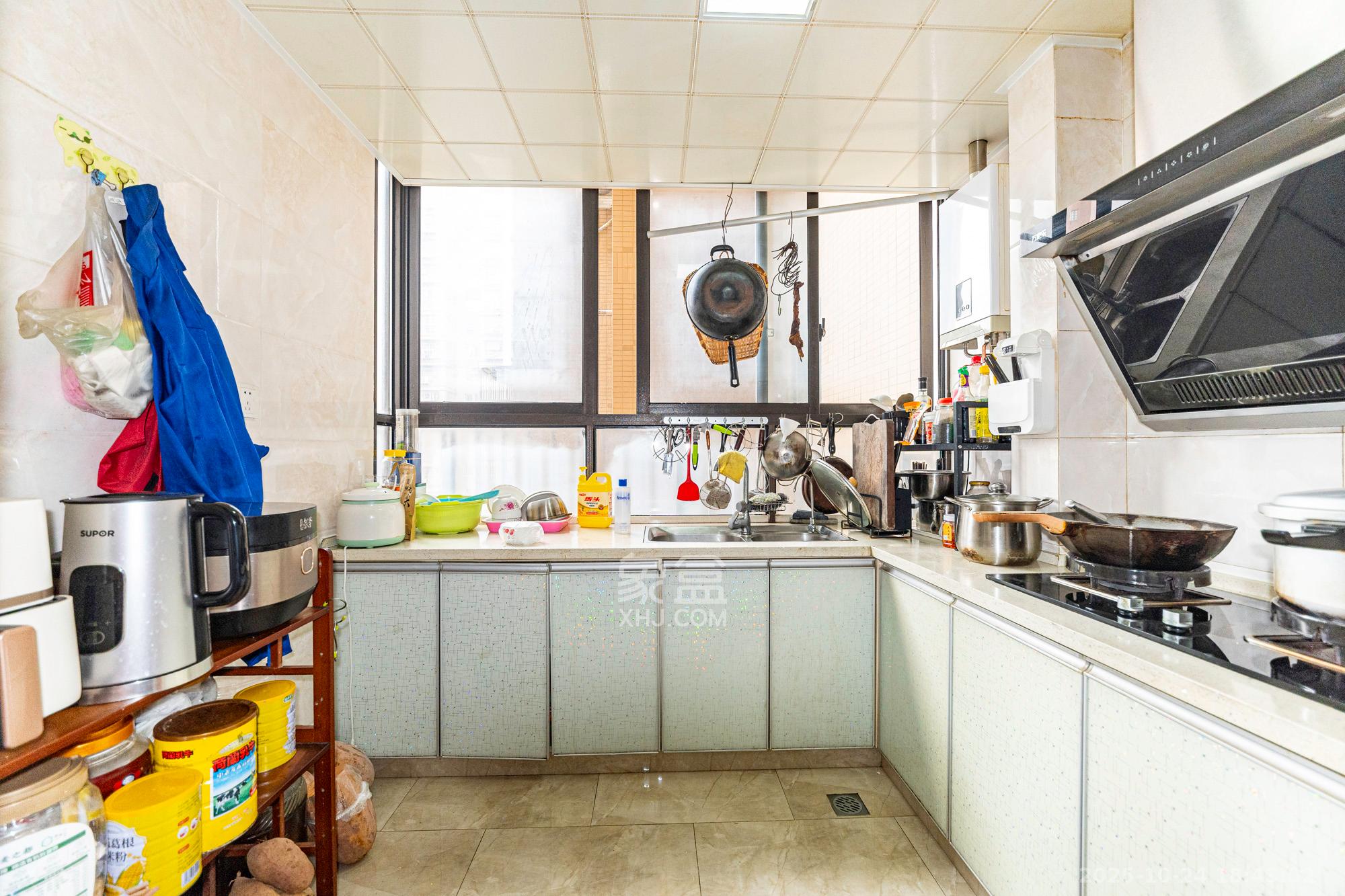 华润凤凰城三期  3室2厅1卫    105.0万 华润凤凰城三期  3室2厅1卫    105.0万厨房