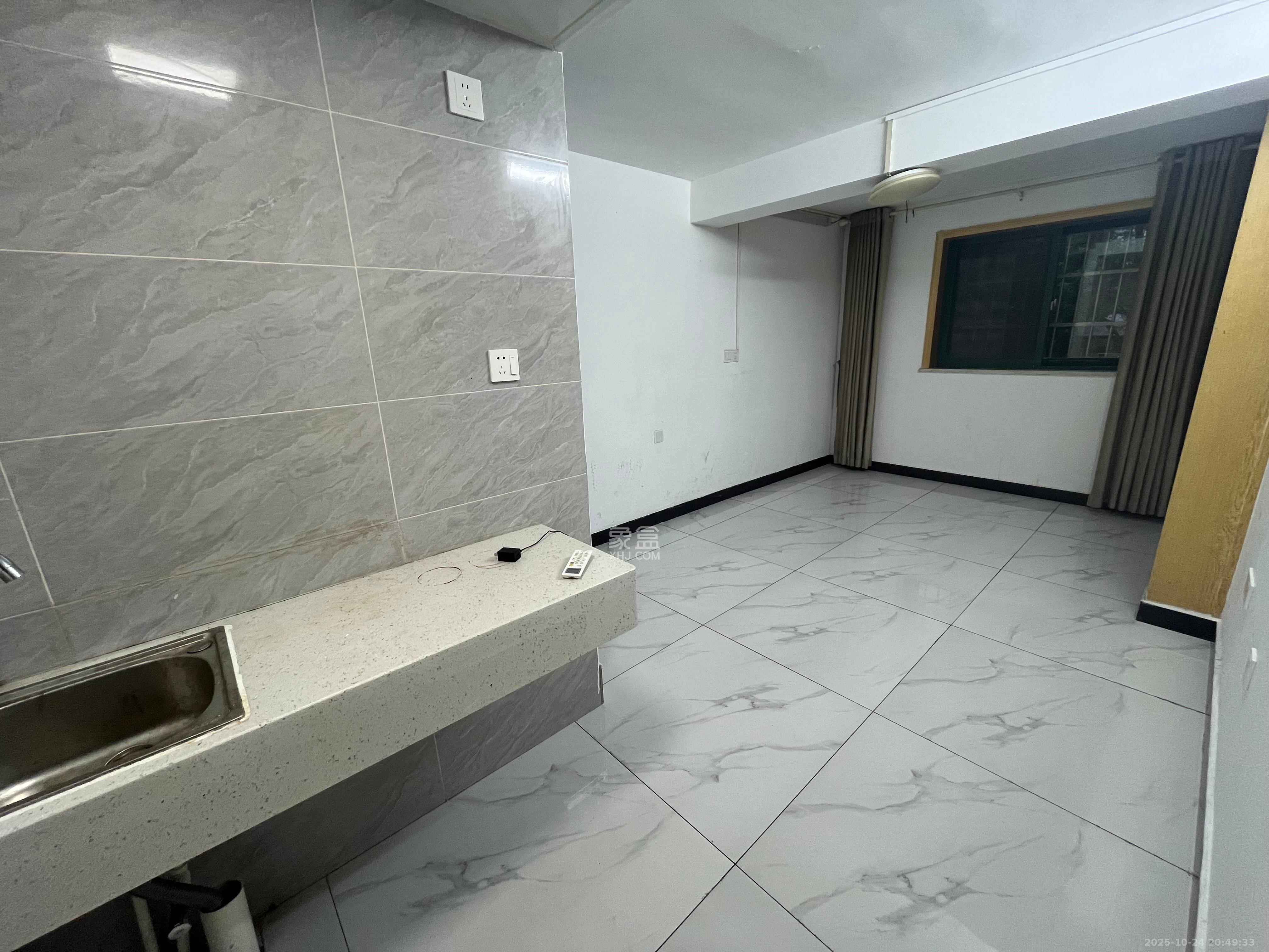 凯乐湘园  10室1厅1卫    5500.0元/月 凯乐湘园  10室1厅1卫    5500.0元/月室内图