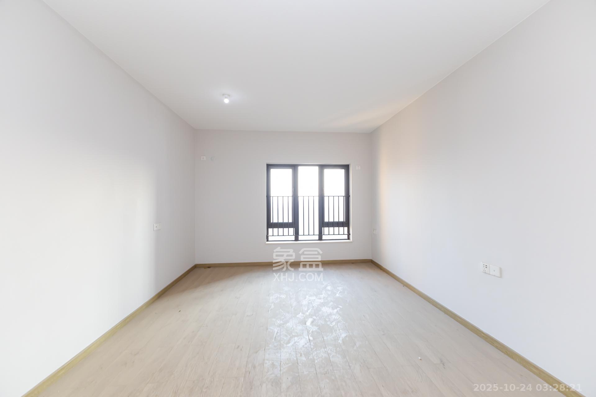 时代倾城五期  4室2厅2卫    93.8万卧室