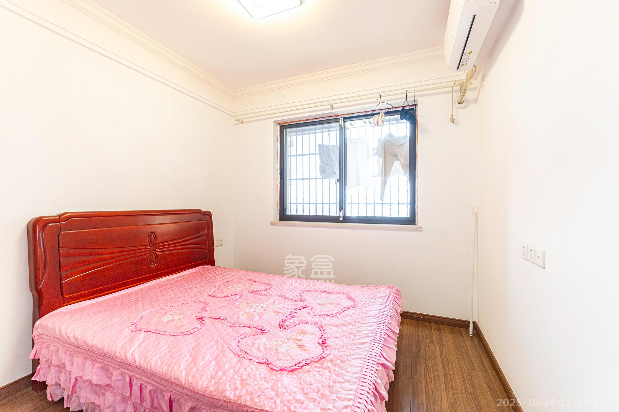 保利香槟国际 4室2厅2卫 108.0万 保利香槟国际 4室2厅2卫 108.0万卧室