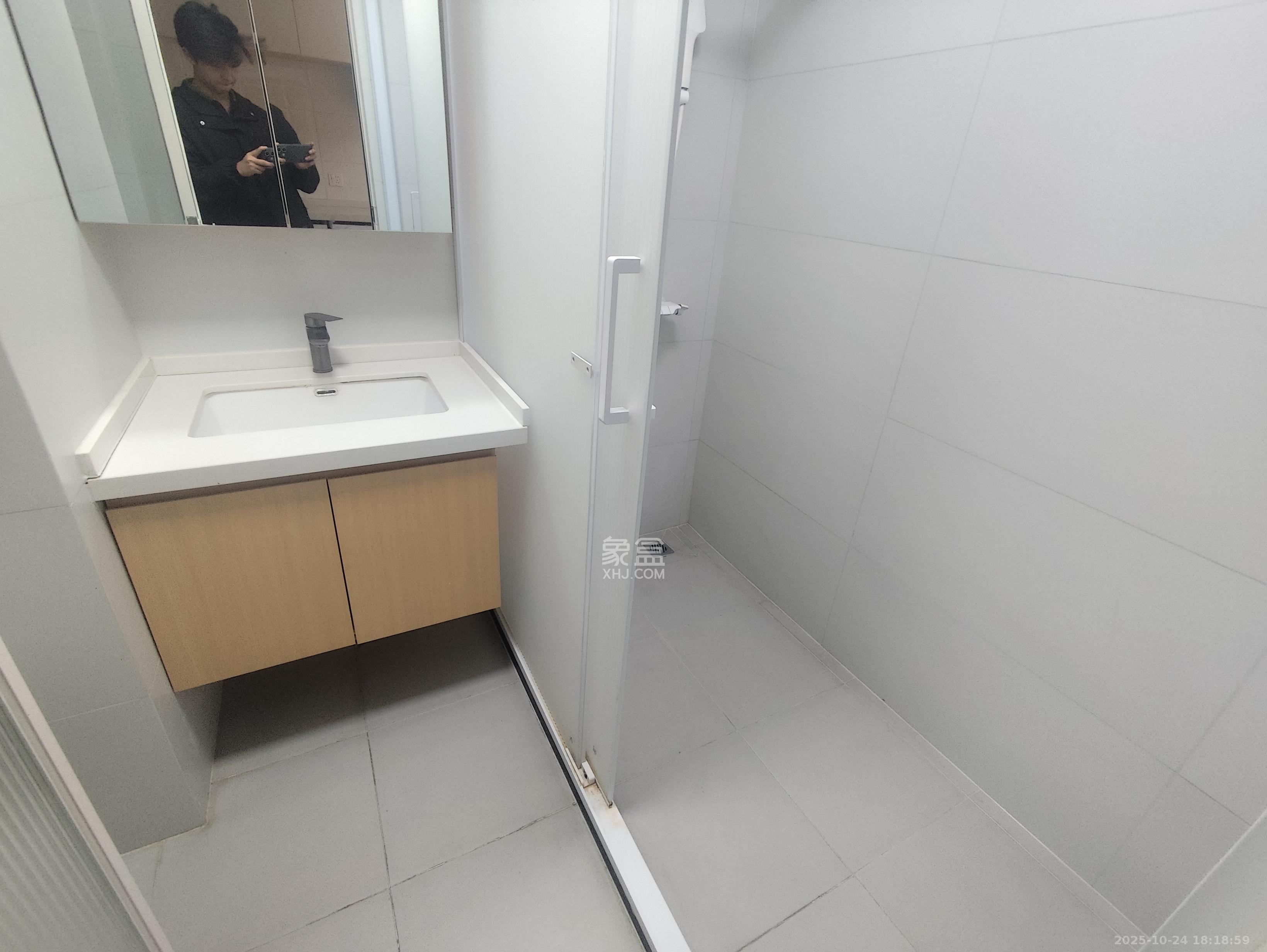 华润置地中心 1室1厅1卫 2300.0元/月 华润置地中心 1室1厅1卫 2300.0元/月室内图