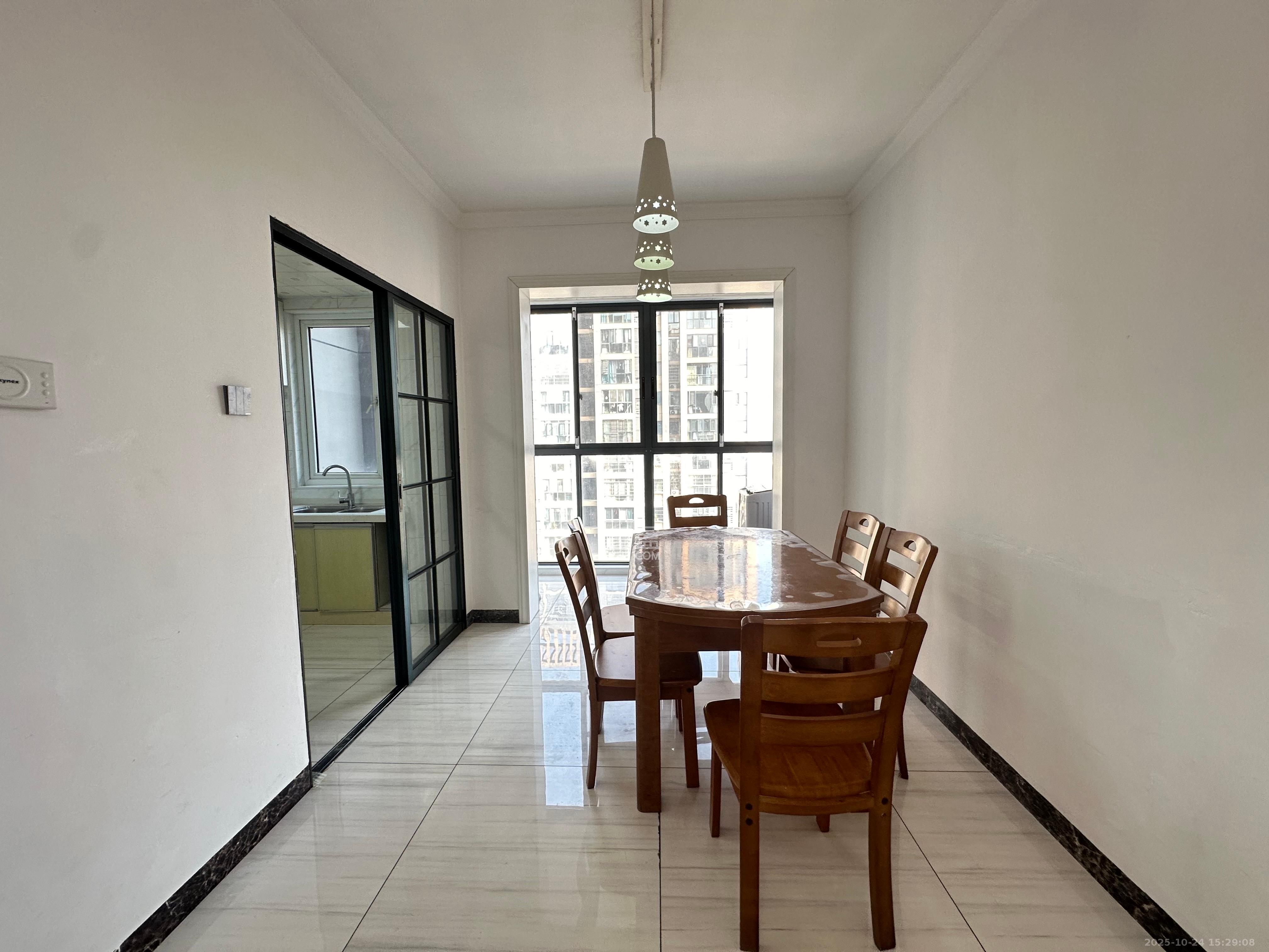 朝正美苑  3室2厅2卫    2500.0元/月室内图