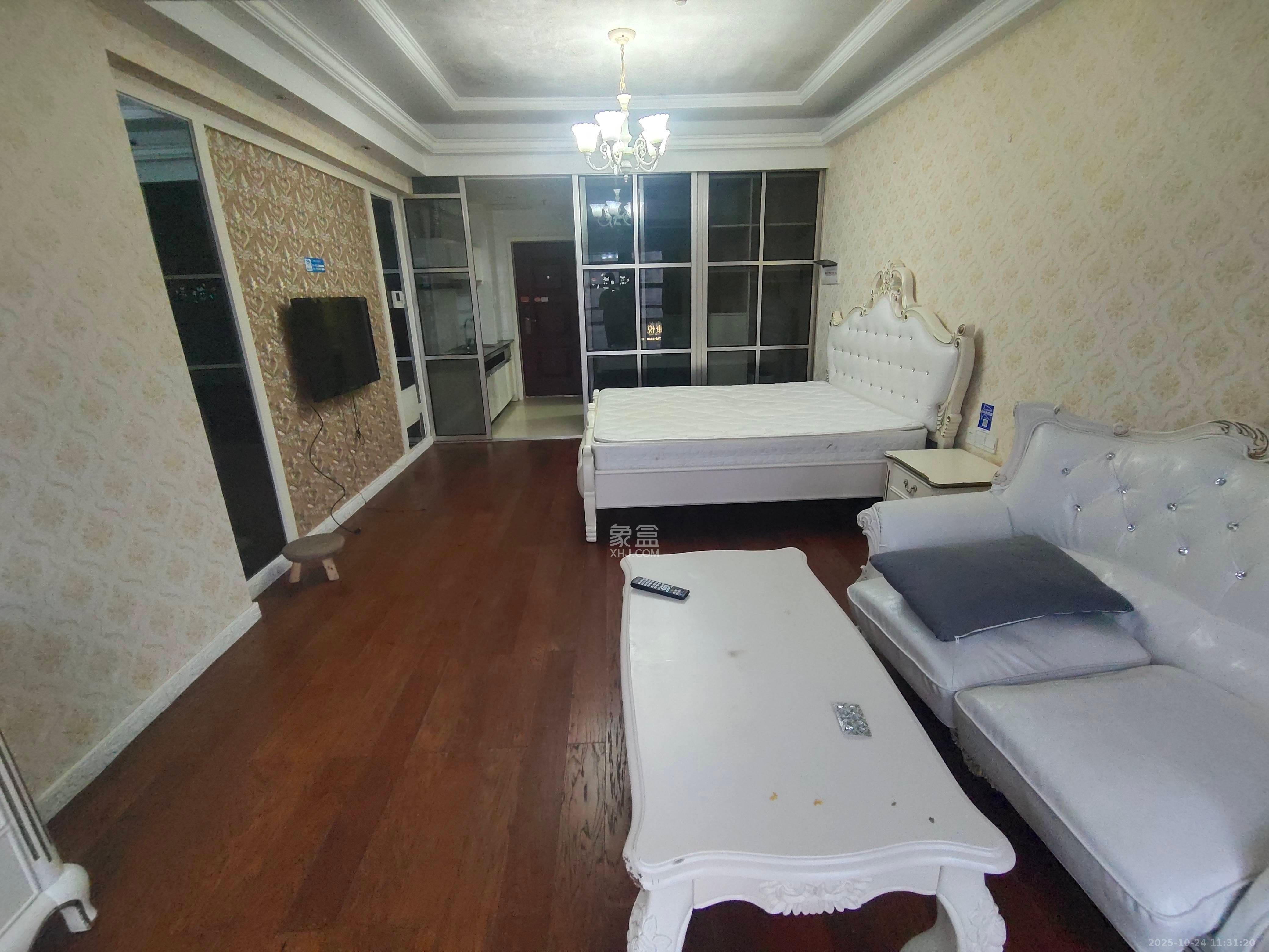 壹号公馆  1室1厅1卫    2100.0元/月室内图