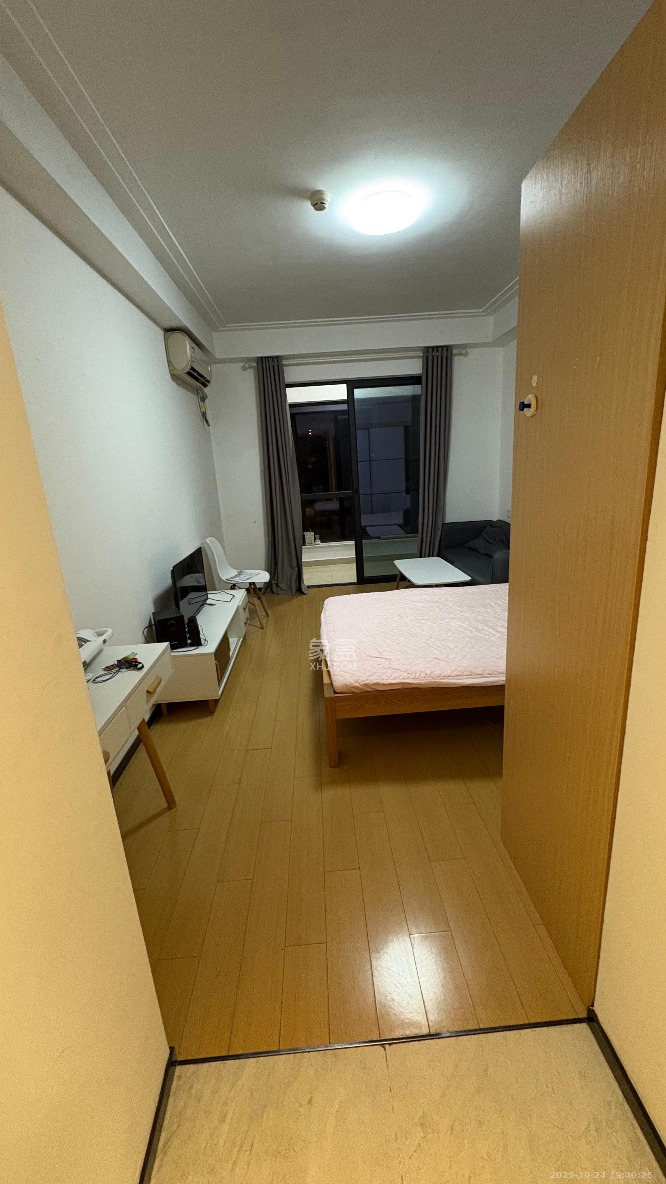 中海新城熙岸（中信新城五期）  1室1厅1卫    1300.0元/月室内图