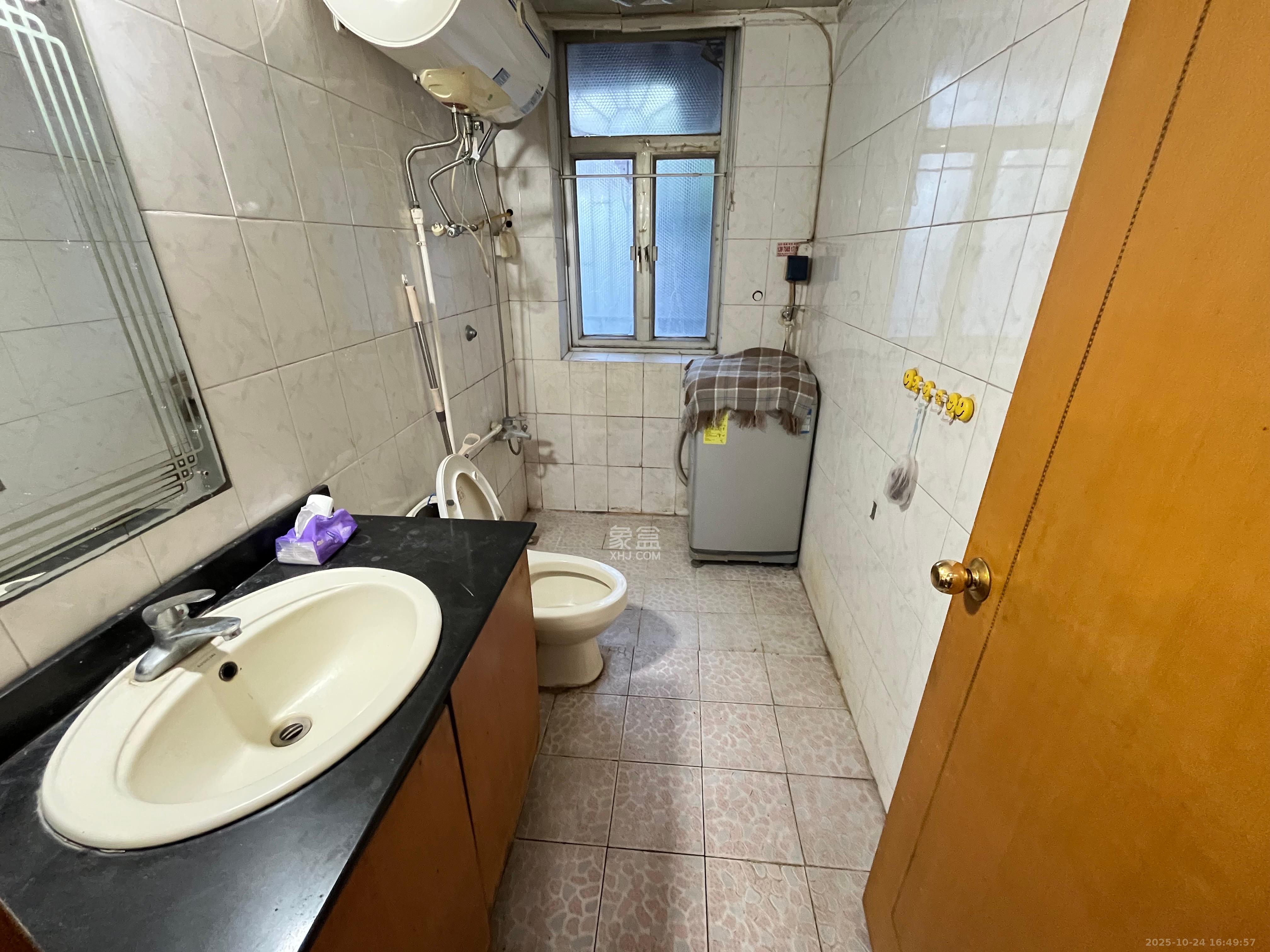 鸿园小区 2室1厅1卫 1500.0元/月 鸿园小区 2室1厅1卫 1500.0元/月室内图