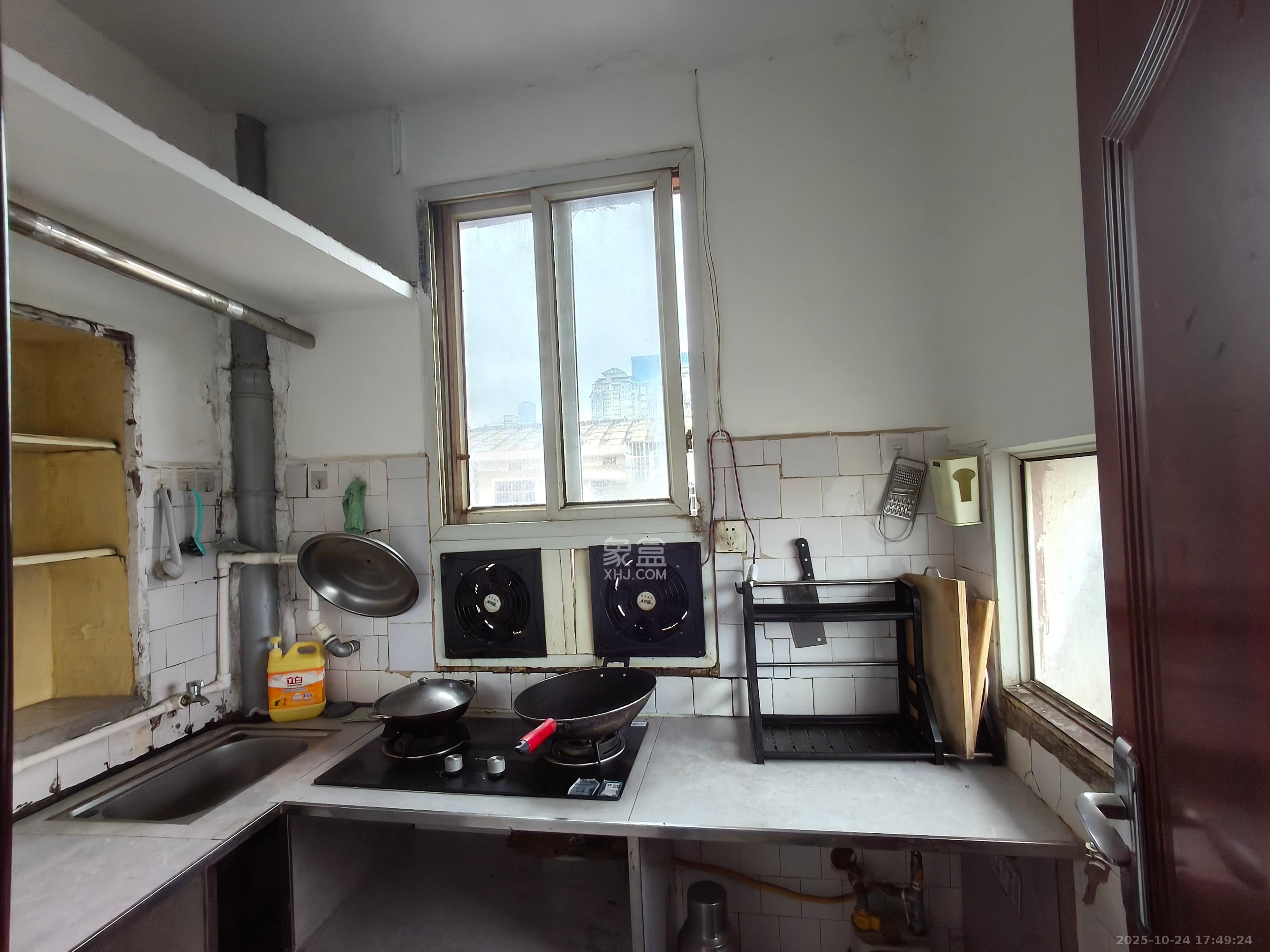 桂花二村 3室1厅1卫 1300.0元/月 桂花二村 3室1厅1卫 1300.0元/月室内图