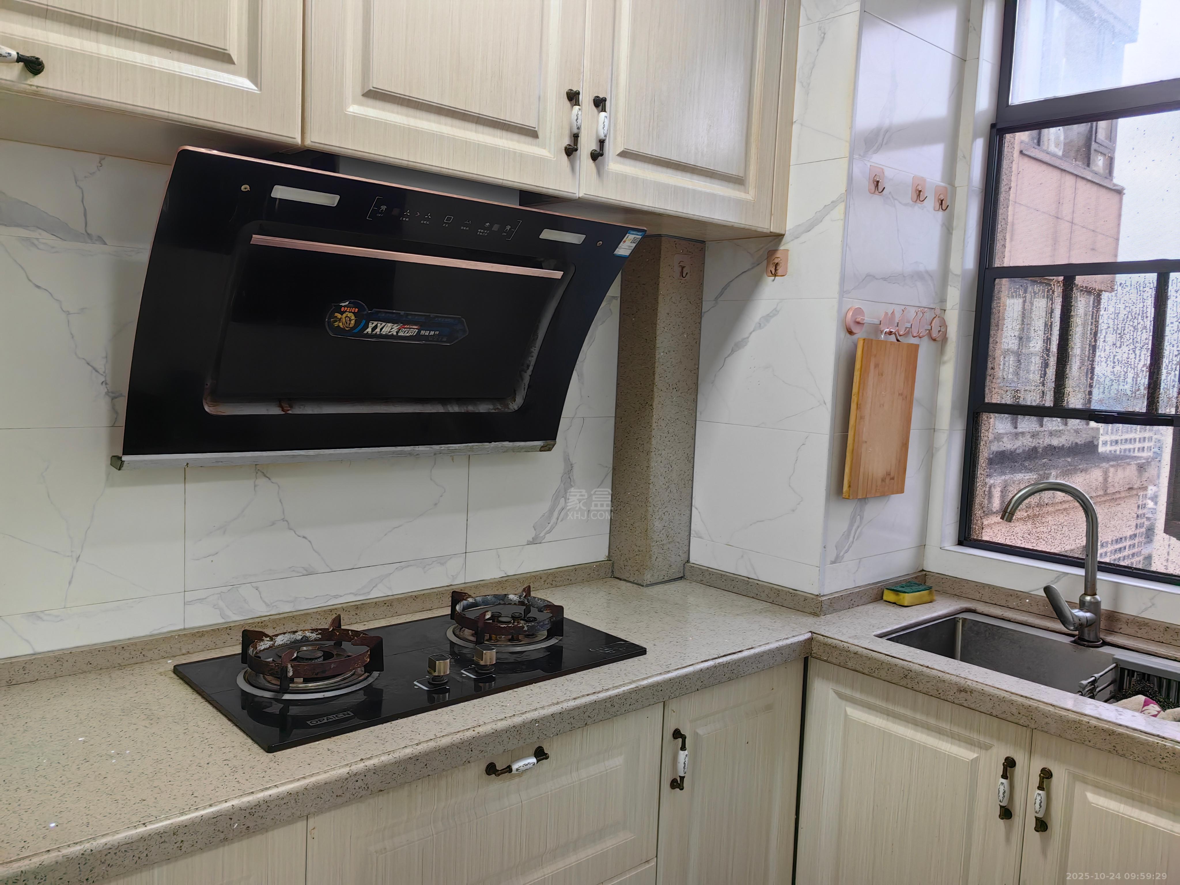 时代新城(翰林府) 3室2厅2卫 1800.0元/月 时代新城(翰林府) 3室2厅2卫 1800.0元/月室内图