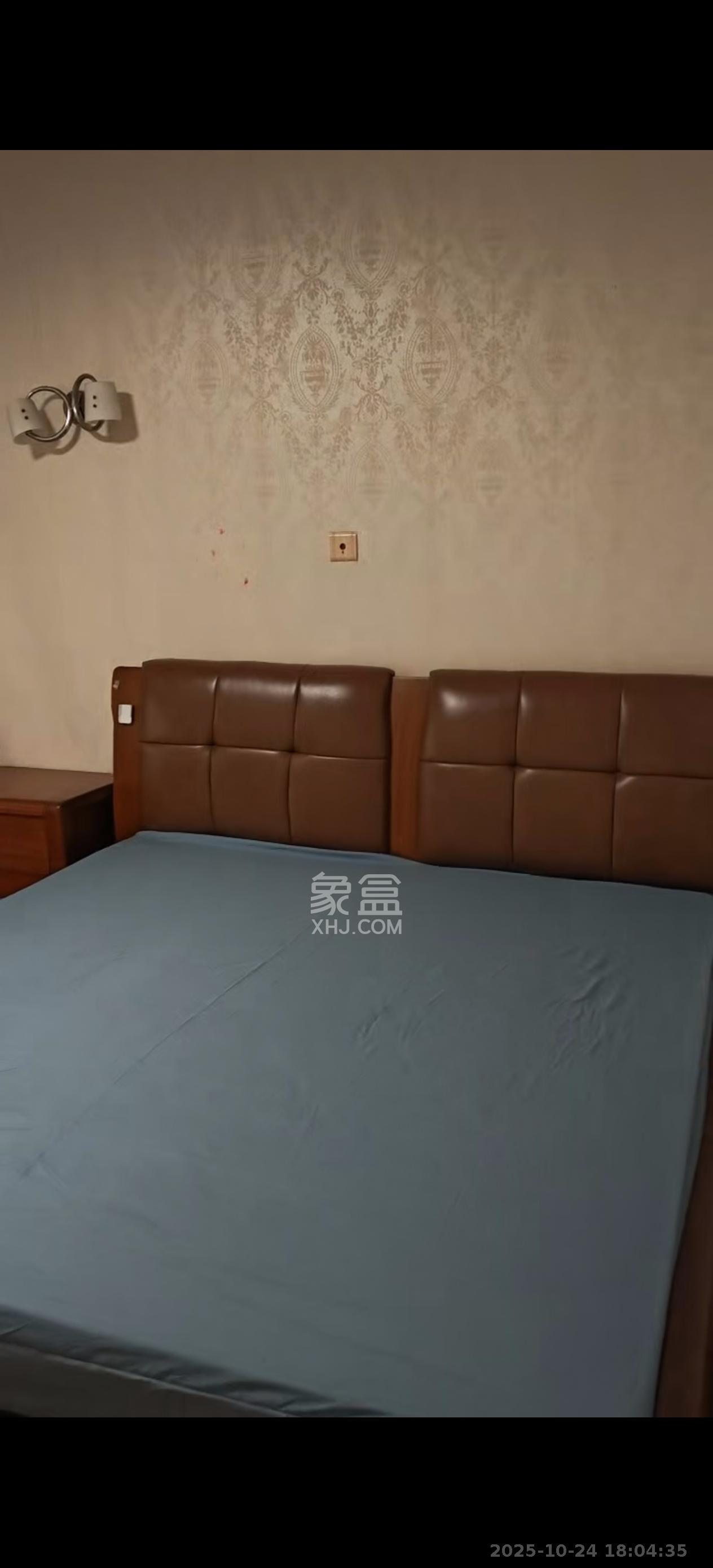 共和世家  1室1厅1卫    1300.0元/月 共和世家  1室1厅1卫    1300.0元/月室内图