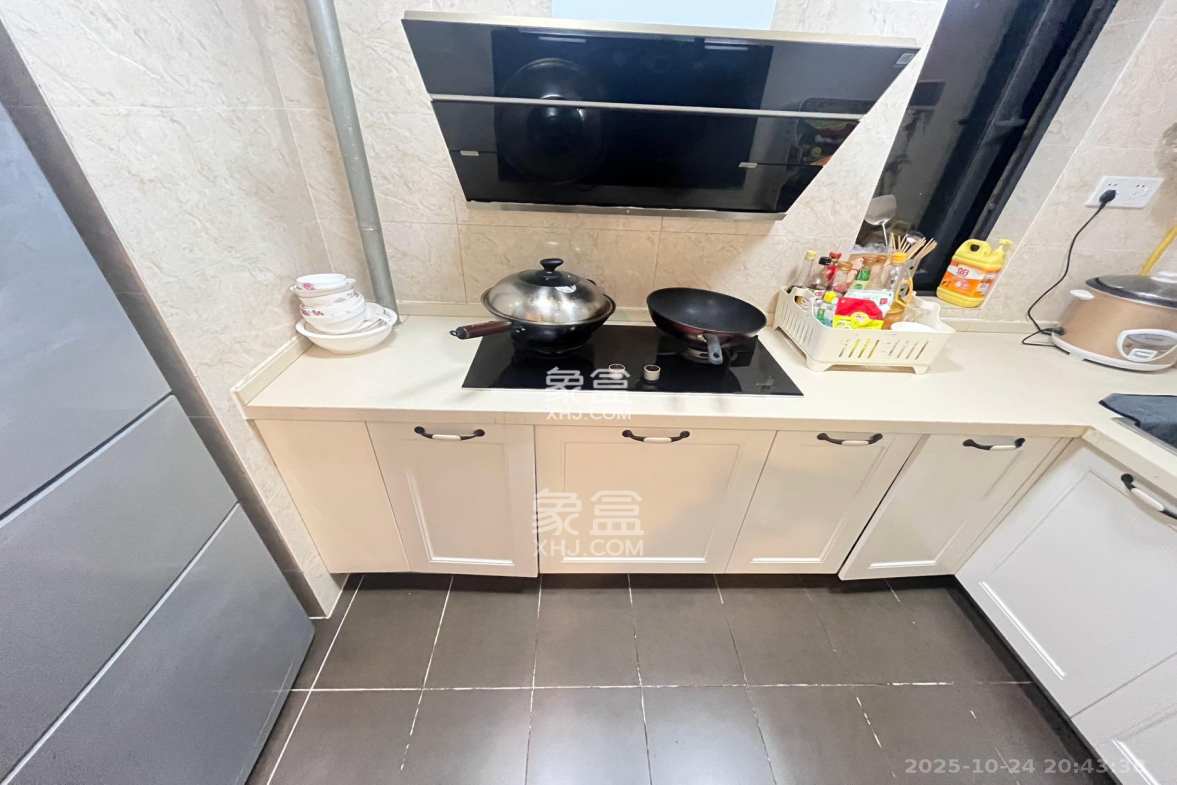 万科魅力之城观澜里  3室2厅2卫    2550.0元/月 万科魅力之城观澜里  3室2厅2卫    2550.0元/月室内图