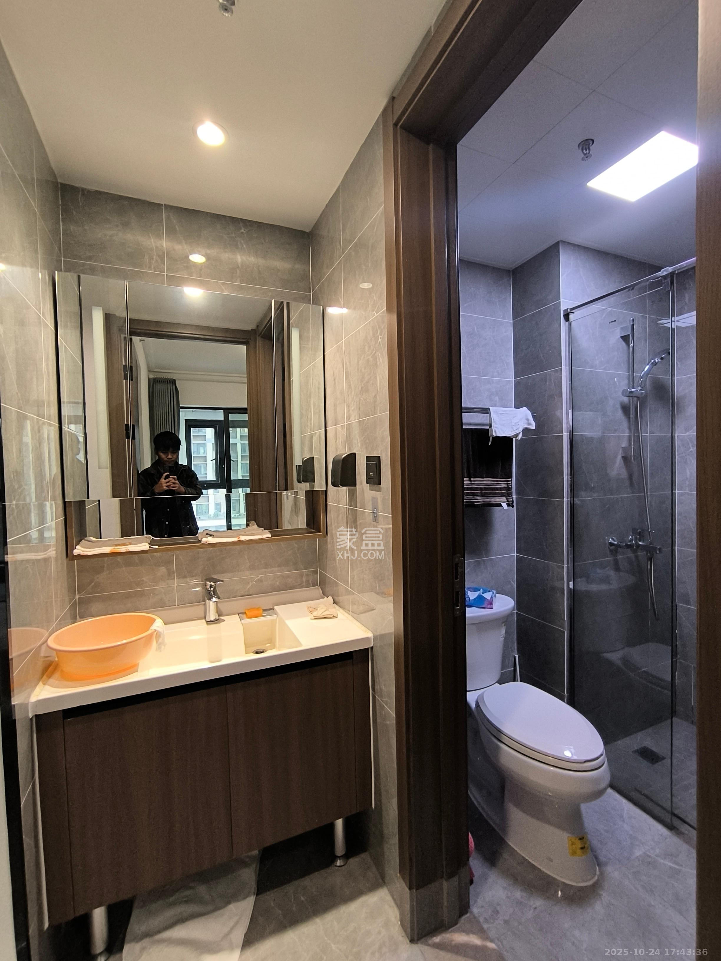 卓越中寰  3室2厅2卫    4500.0元/月 卓越中寰  3室2厅2卫    4500.0元/月室内图