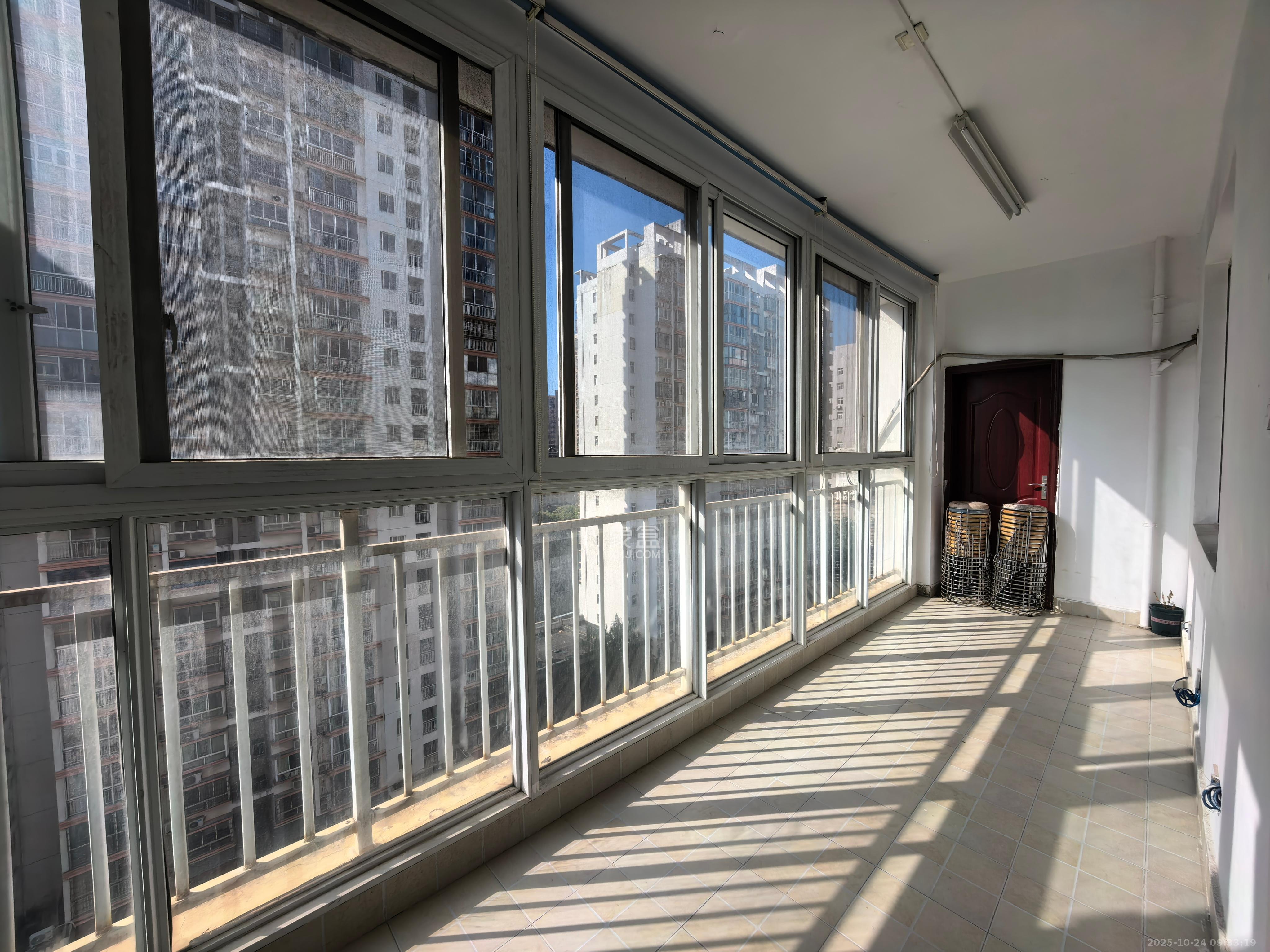 景江雅苑  4室2厅1卫    3500.0元/月 景江雅苑  4室2厅1卫    3500.0元/月室内图