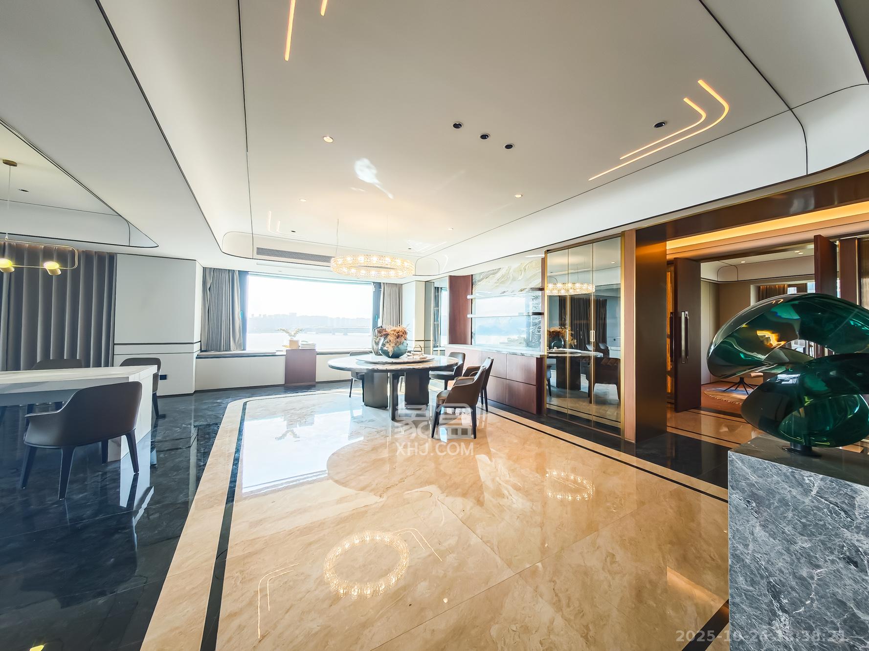 中欣楚天御府B区观澜  5室2厅3卫    1100.0万 中欣楚天御府B区观澜  5室2厅3卫    1100.0万客厅