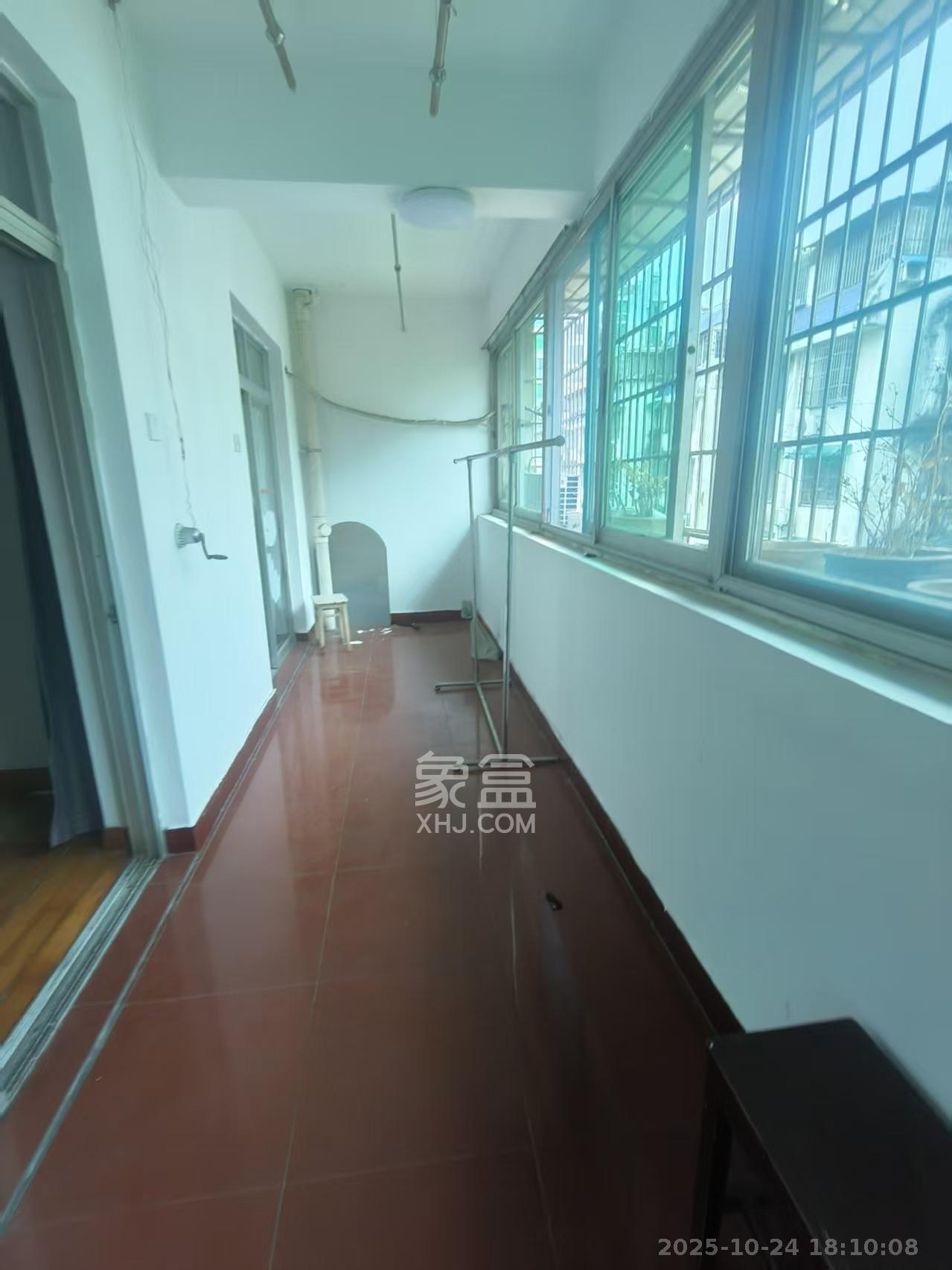 市建委宿舍  4室2厅1卫    2300.0元/月 市建委宿舍  4室2厅1卫    2300.0元/月室内图