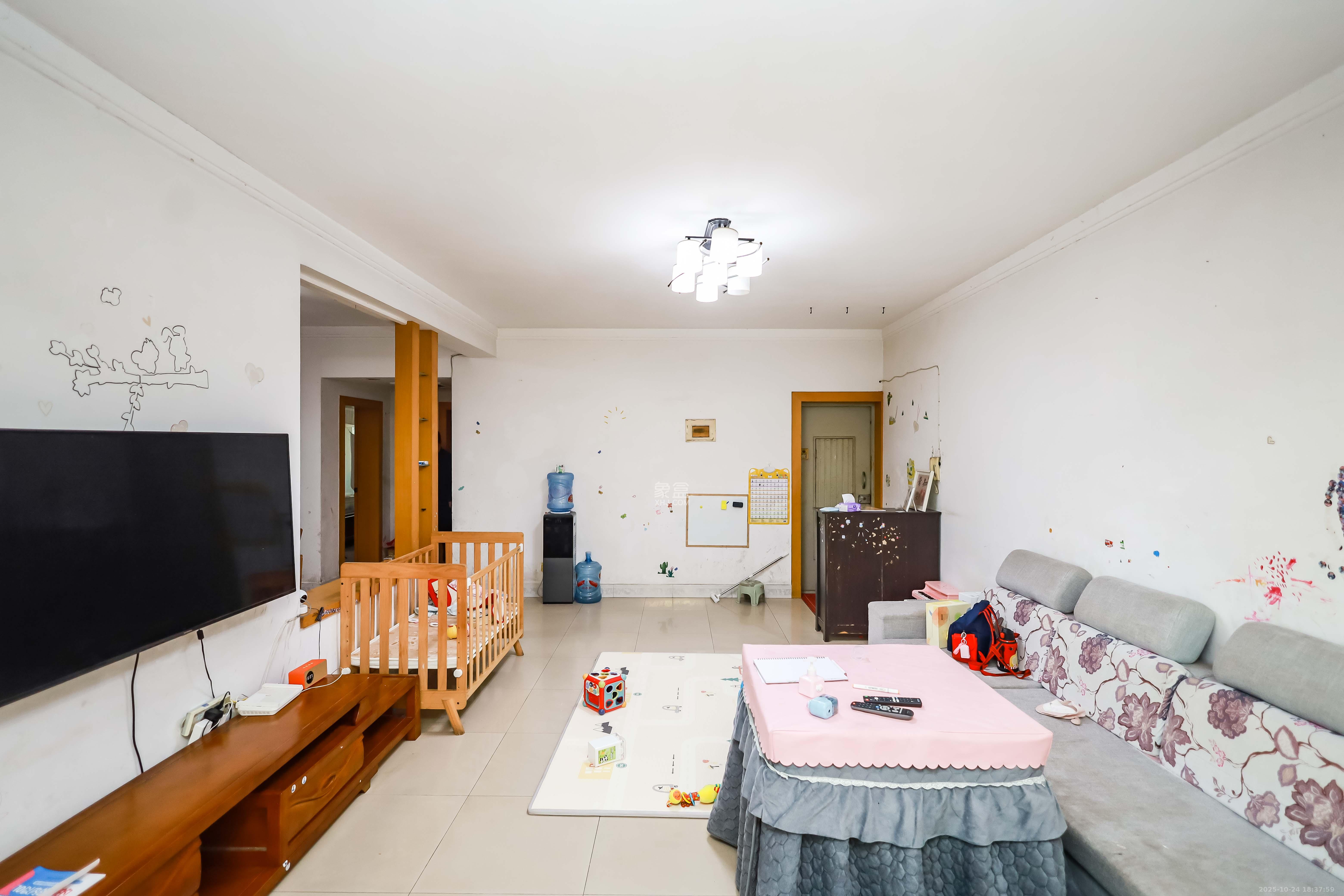 咸嘉新村嘉明苑 3室2厅2卫 76.8万 咸嘉新村嘉明苑 3室2厅2卫 76.8万客厅