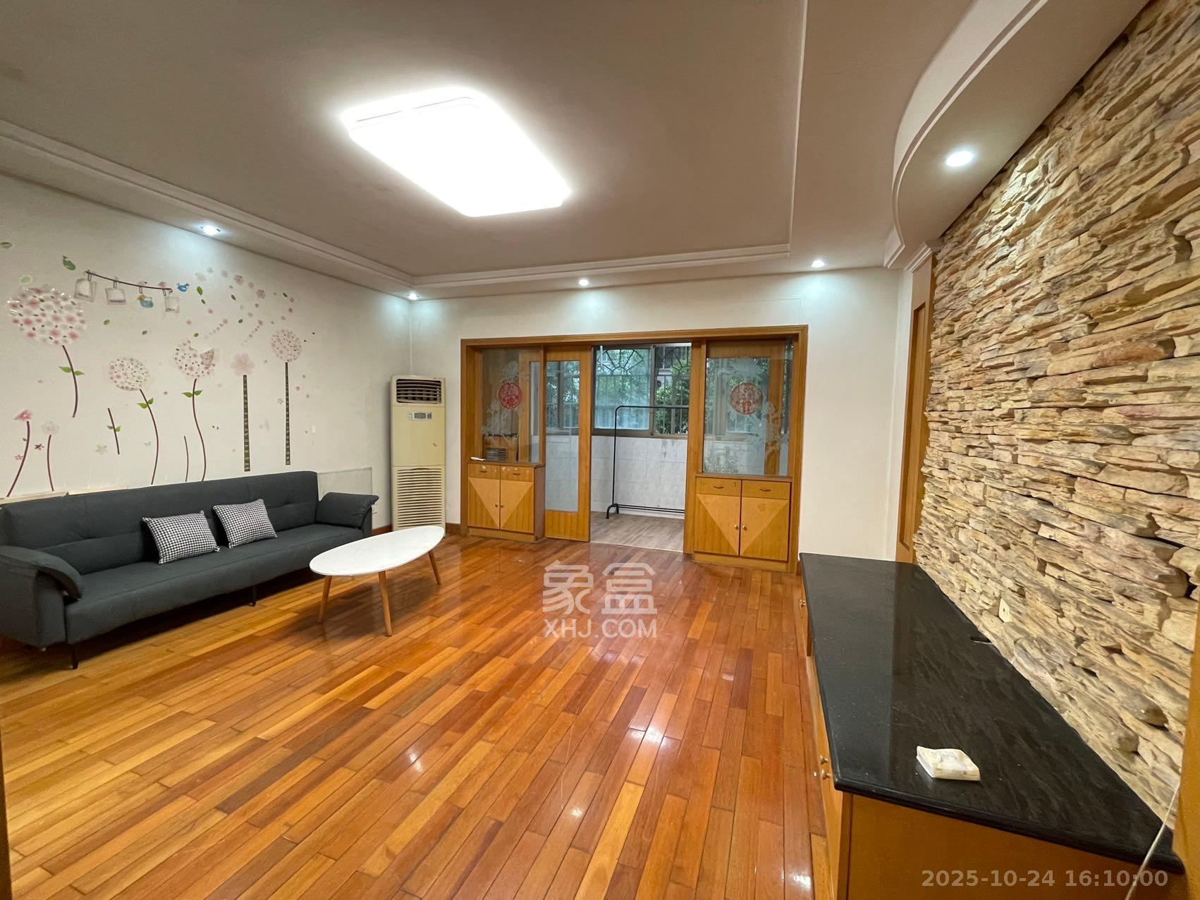 德政园  3室2厅1卫    1900.0元/月 德政园  3室2厅1卫    1900.0元/月