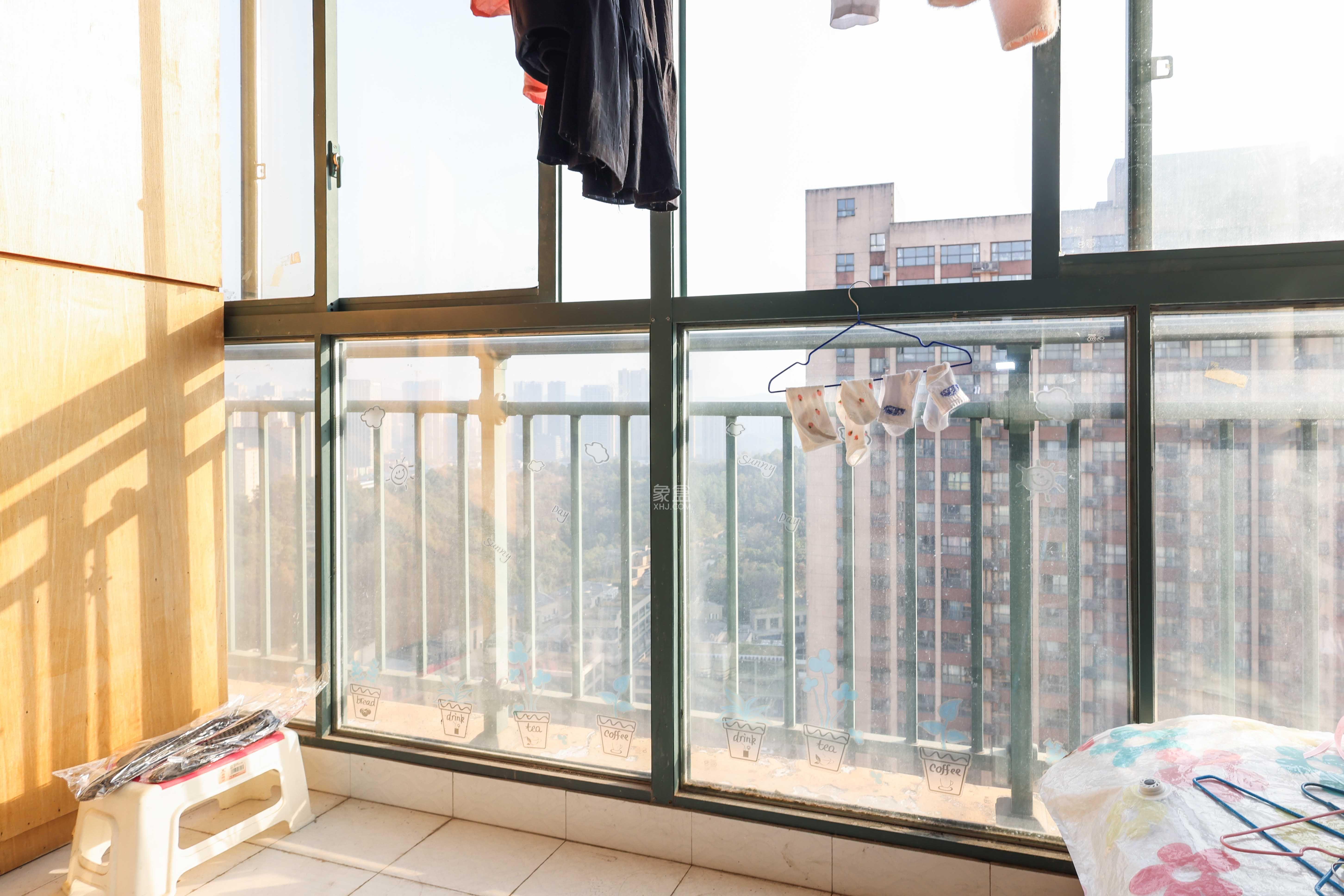 麓谷公馆(涉外国际公馆) 3室2厅1卫 1900.0元/月 麓谷公馆(涉外国际公馆) 3室2厅1卫 1900.0元/月室内图