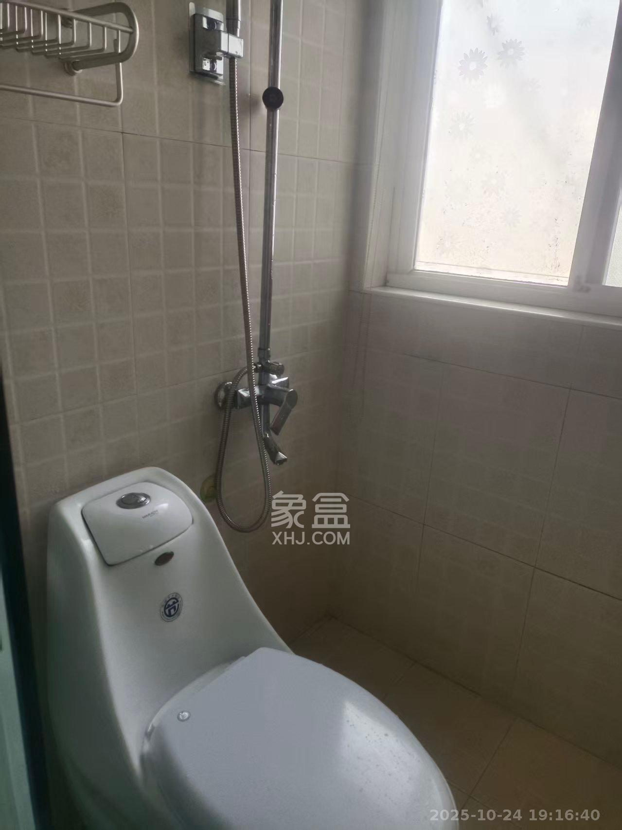 伍家岭生活广场 1室1厅1卫 1500.0元/月 伍家岭生活广场 1室1厅1卫 1500.0元/月室内图